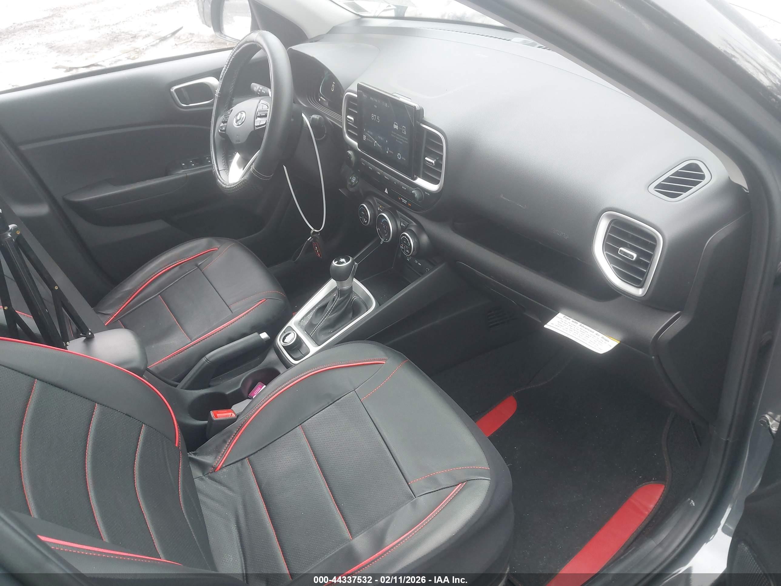 HYUNDAI VENUE image 5