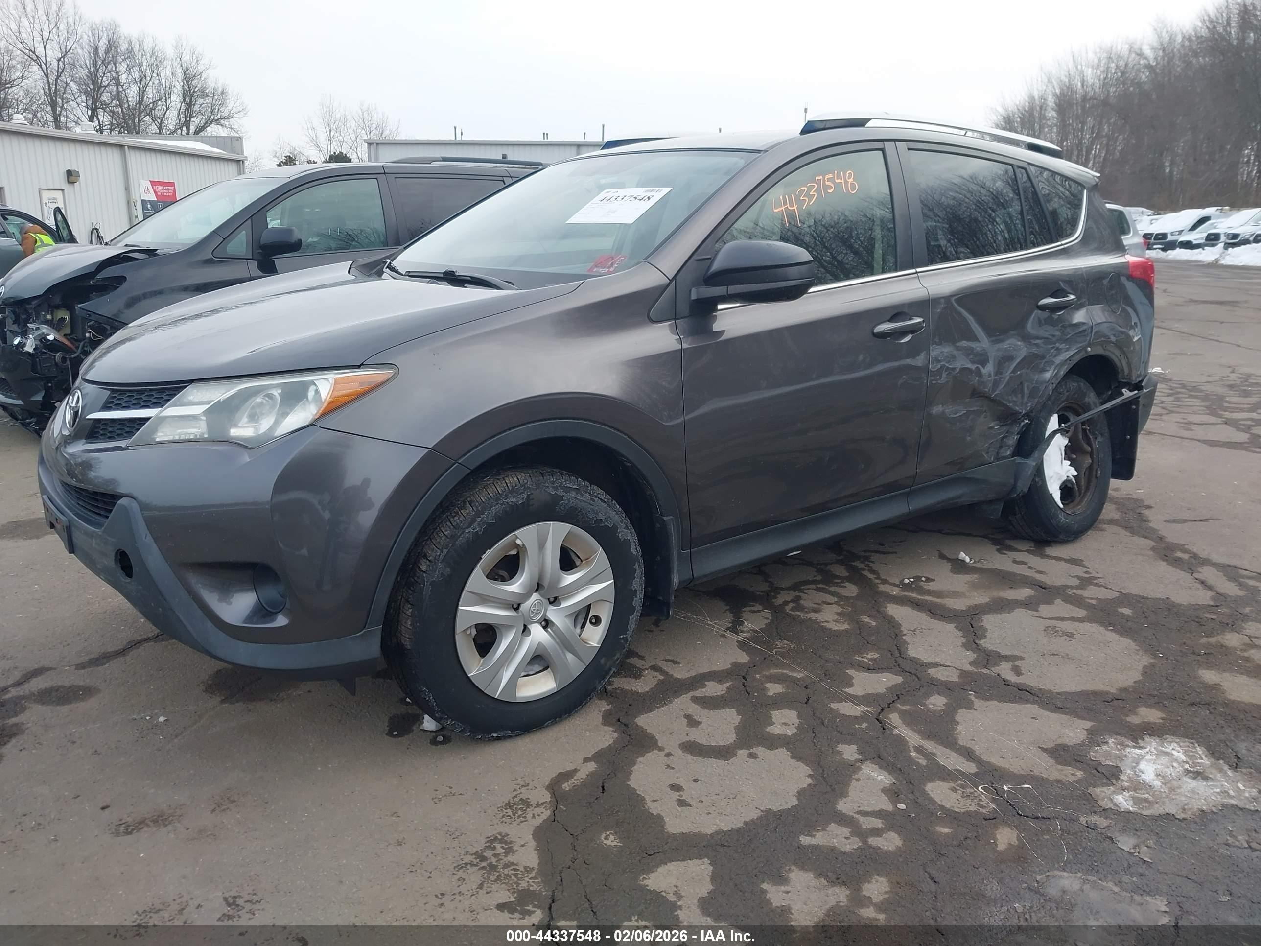 TOYOTA RAV4 image 2