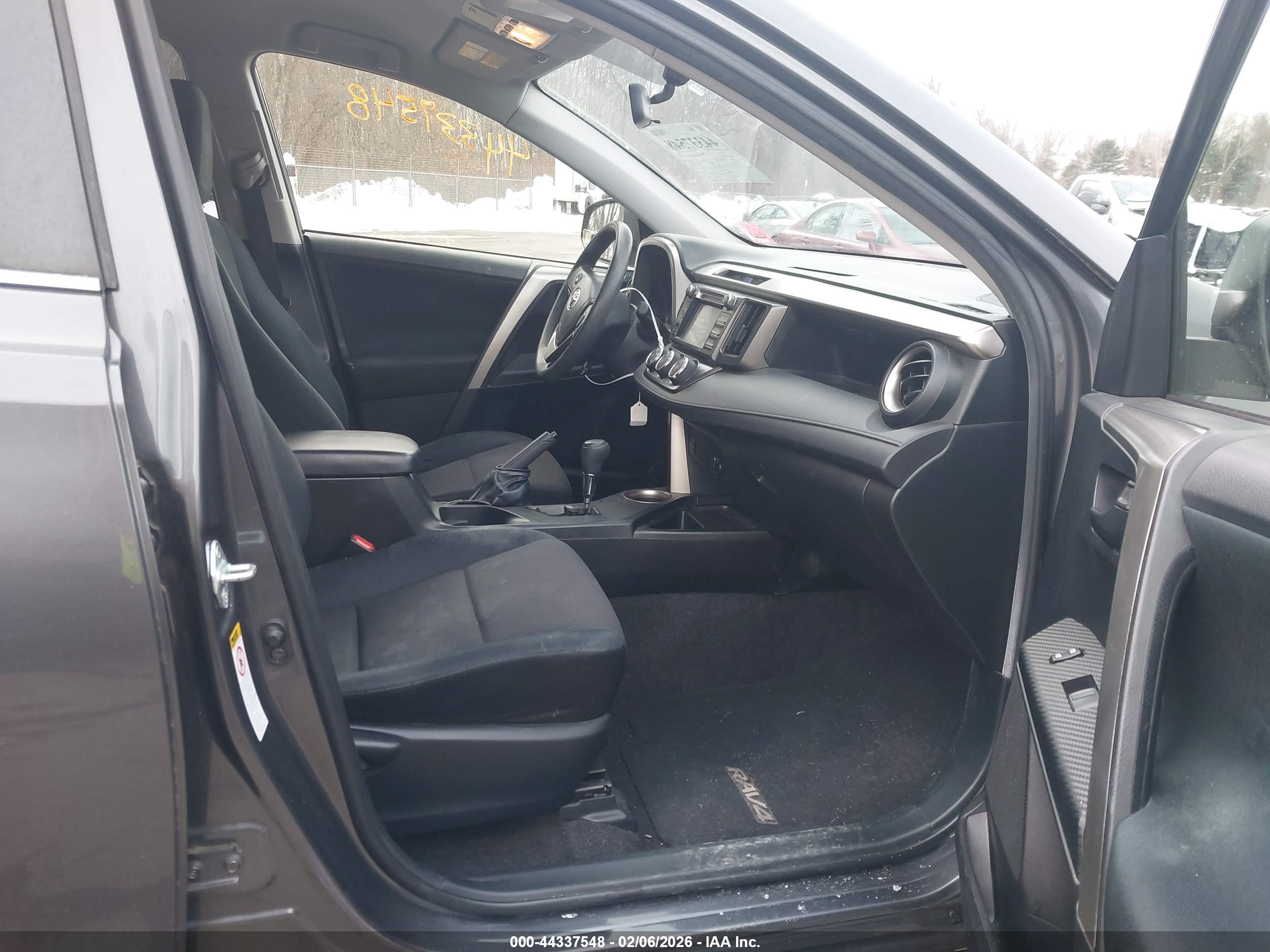 TOYOTA RAV4 image 5