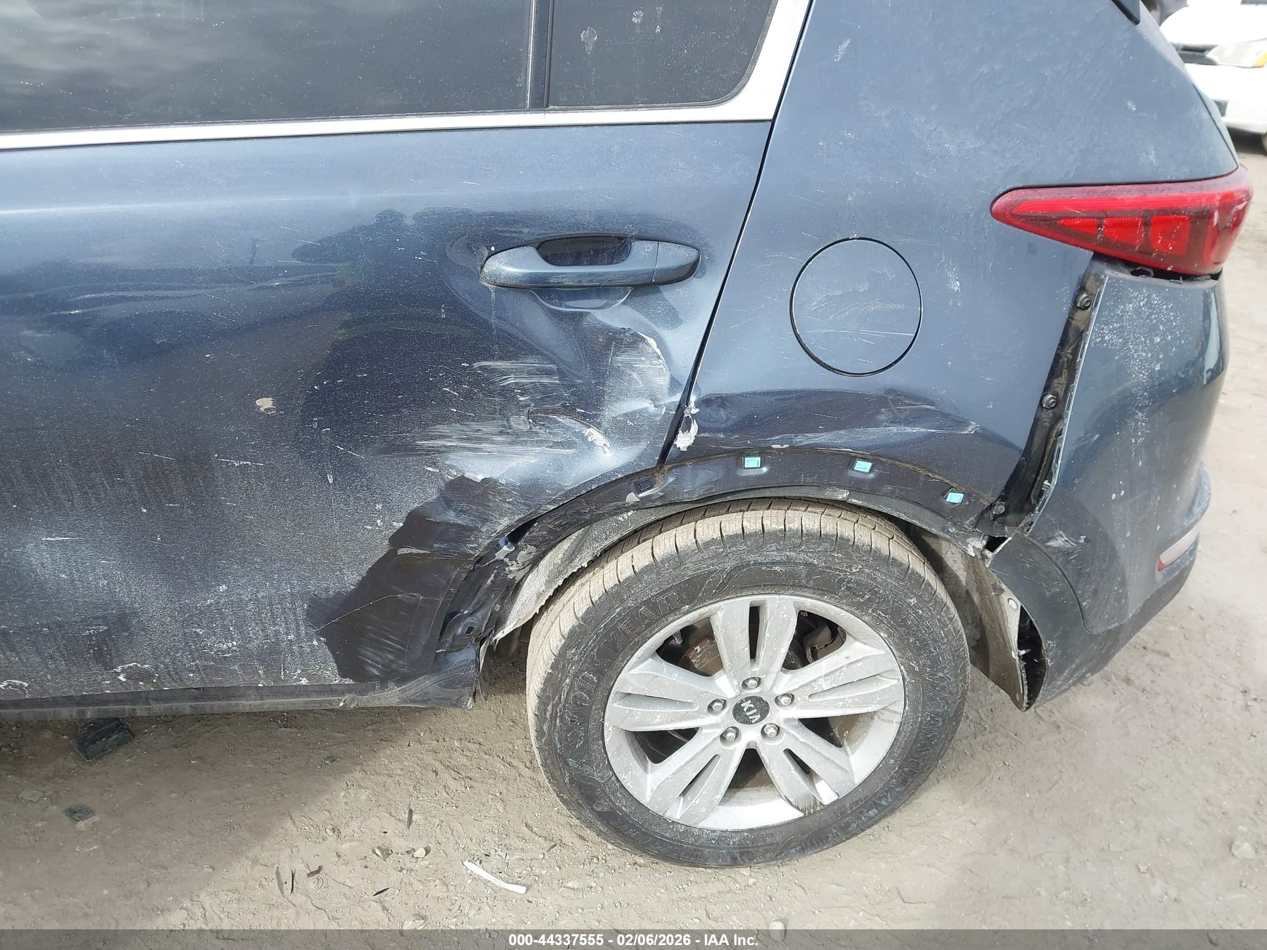KIA SPORTAGE image 6