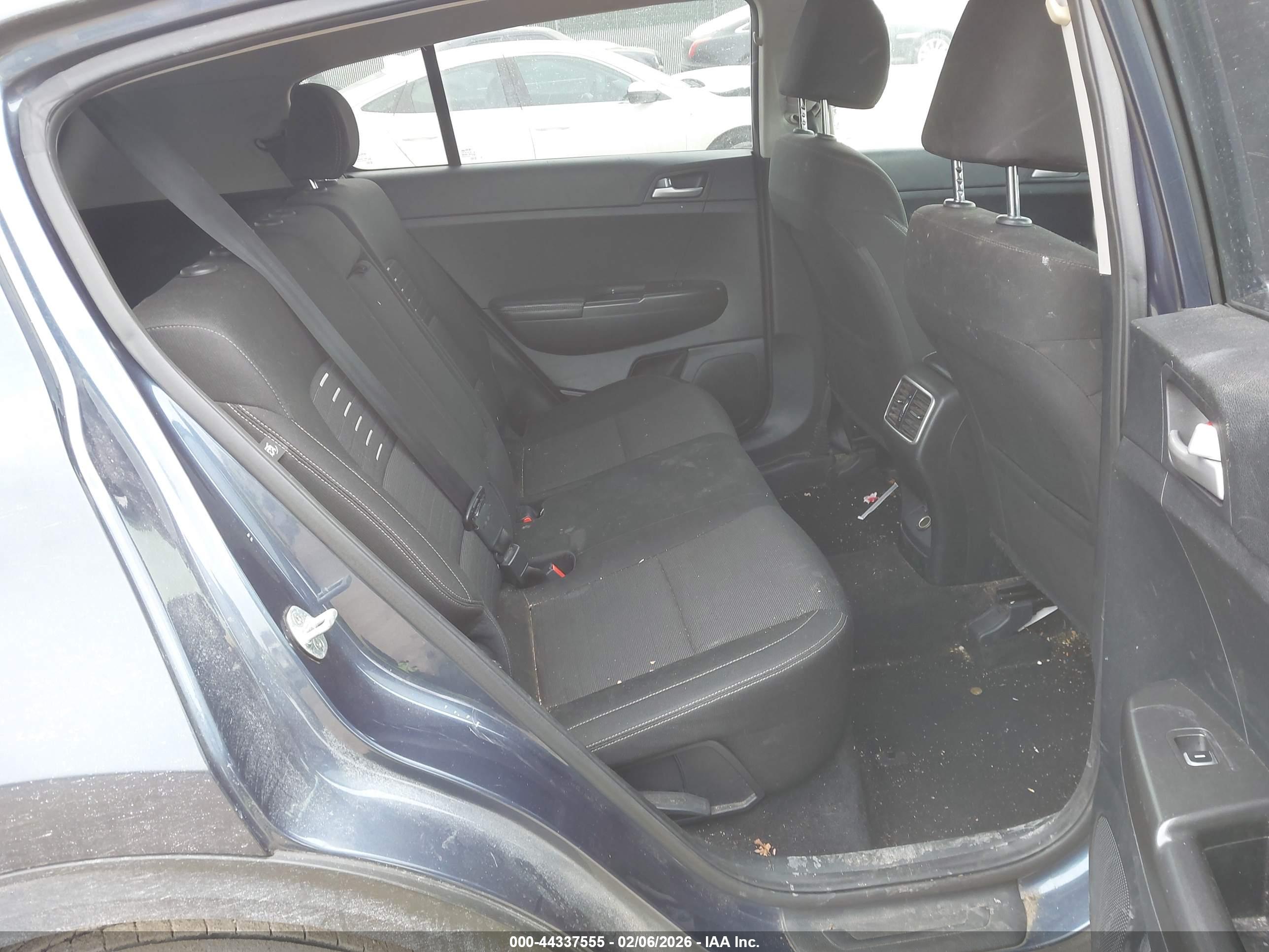 KIA SPORTAGE image 8