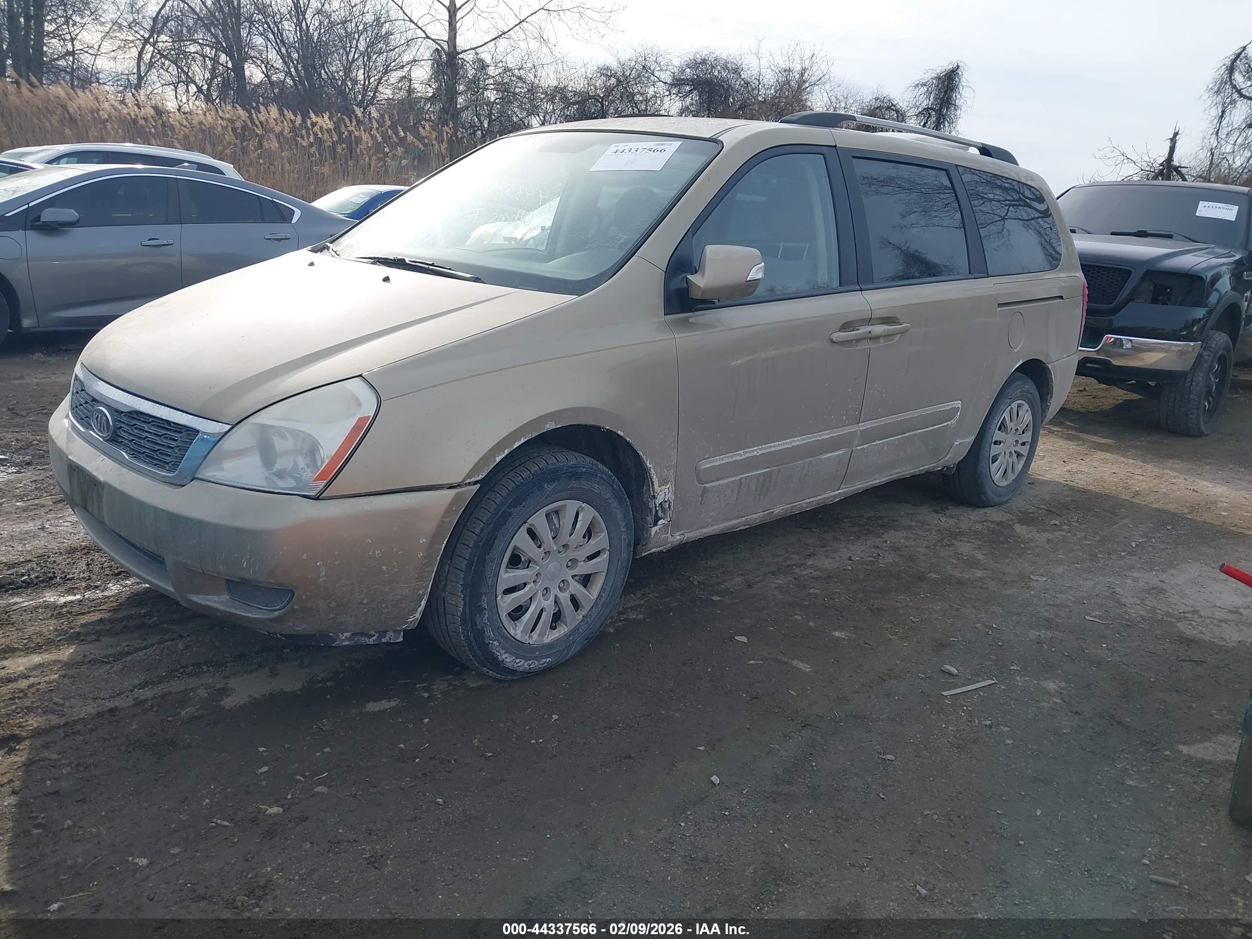 KIA SEDONA image 2
