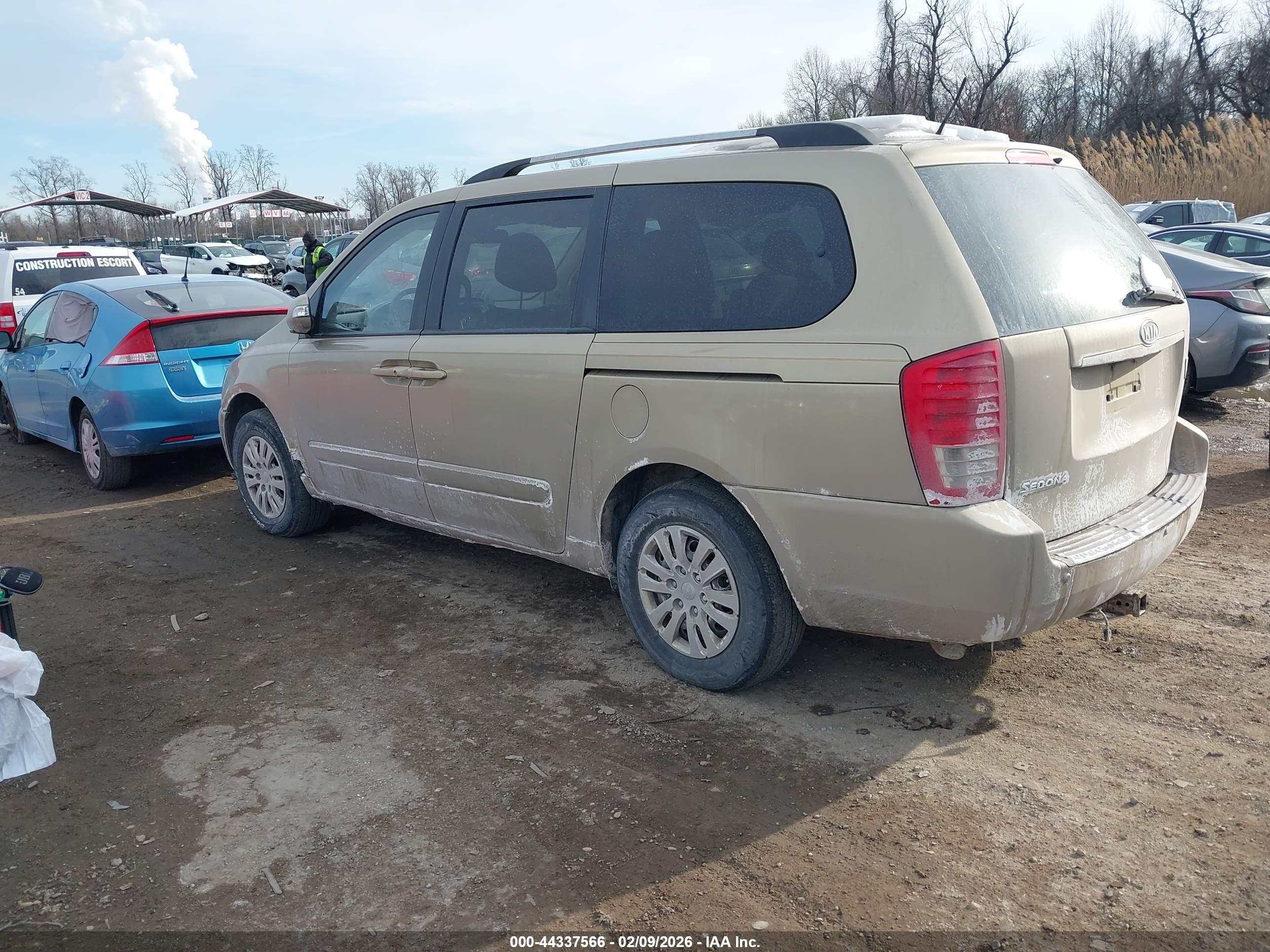 KIA SEDONA image 3