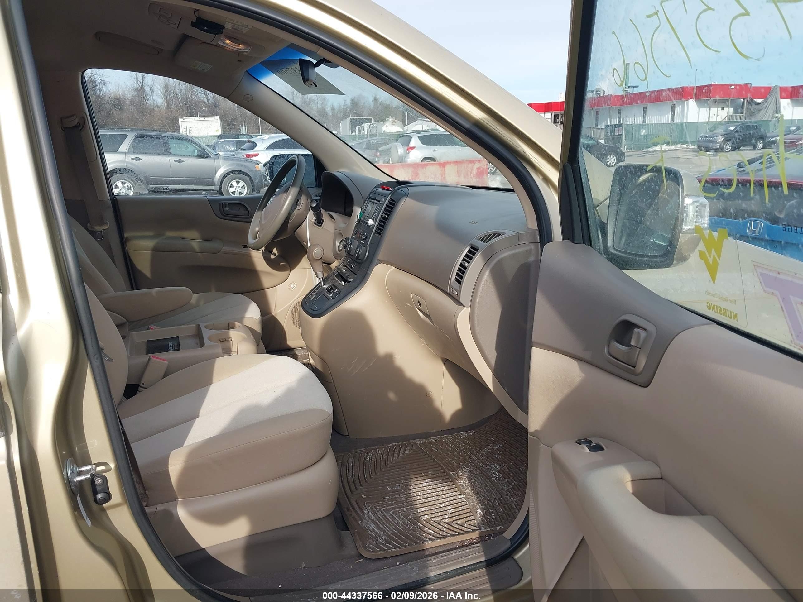 KIA SEDONA image 5