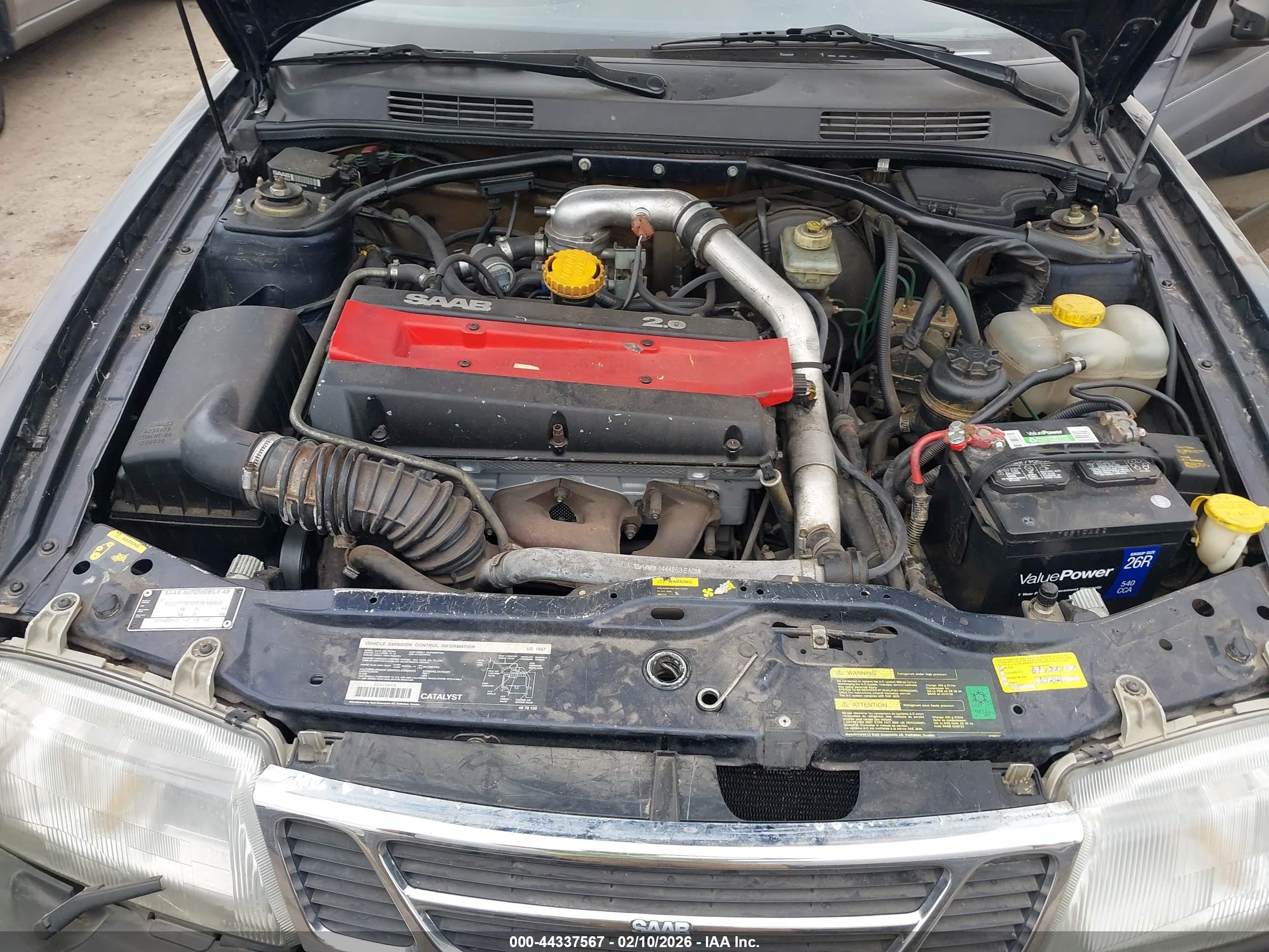 SAAB 900 image 10