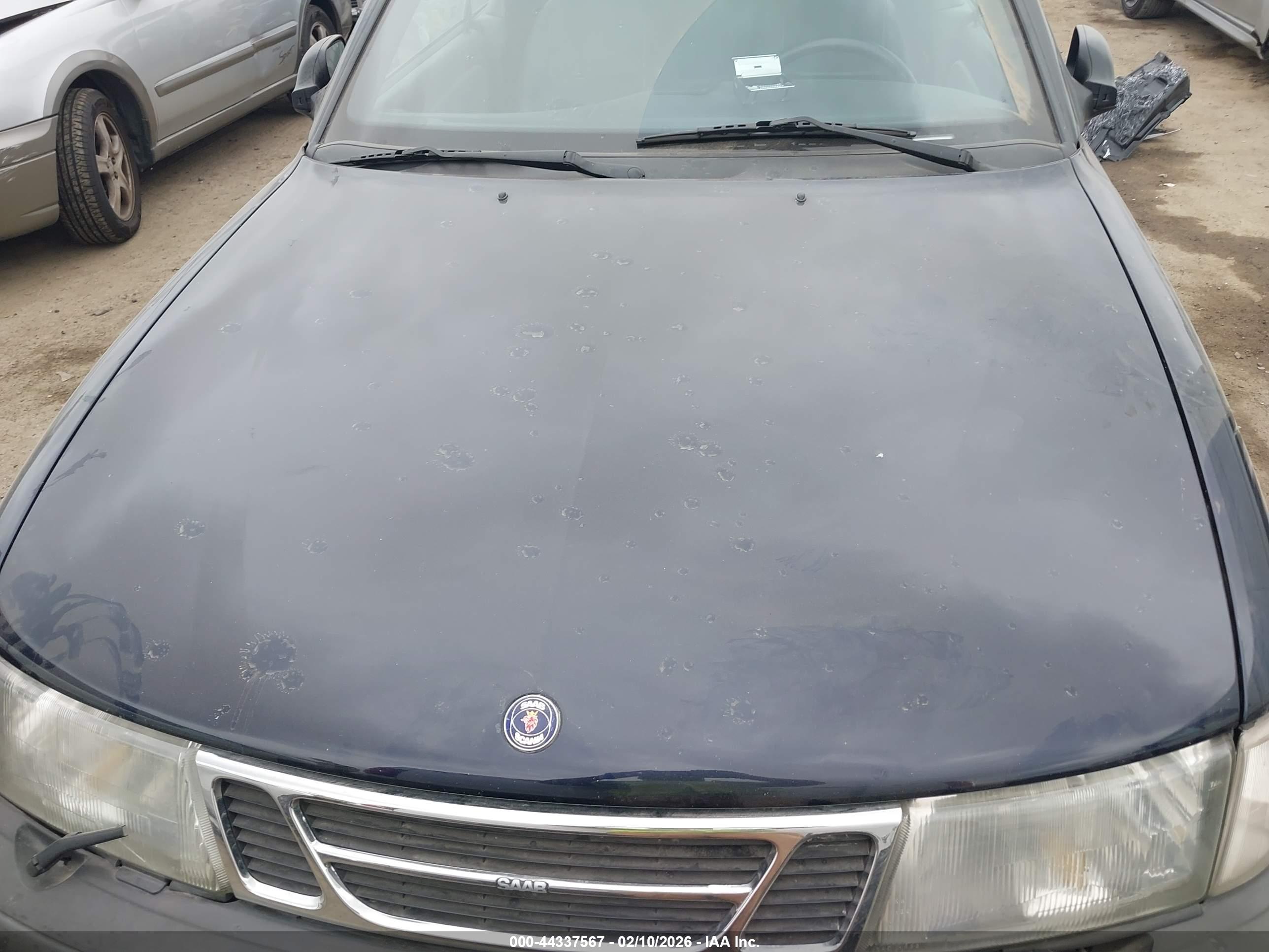 SAAB 900 image 6