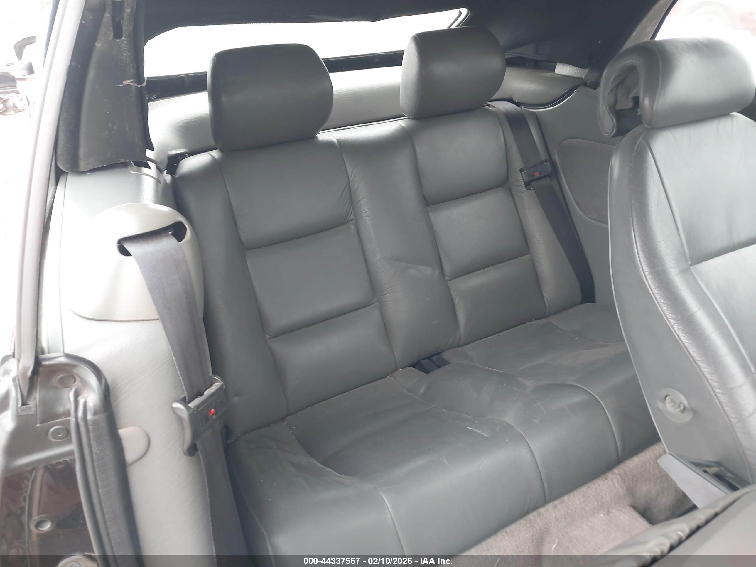 SAAB 900 image 8