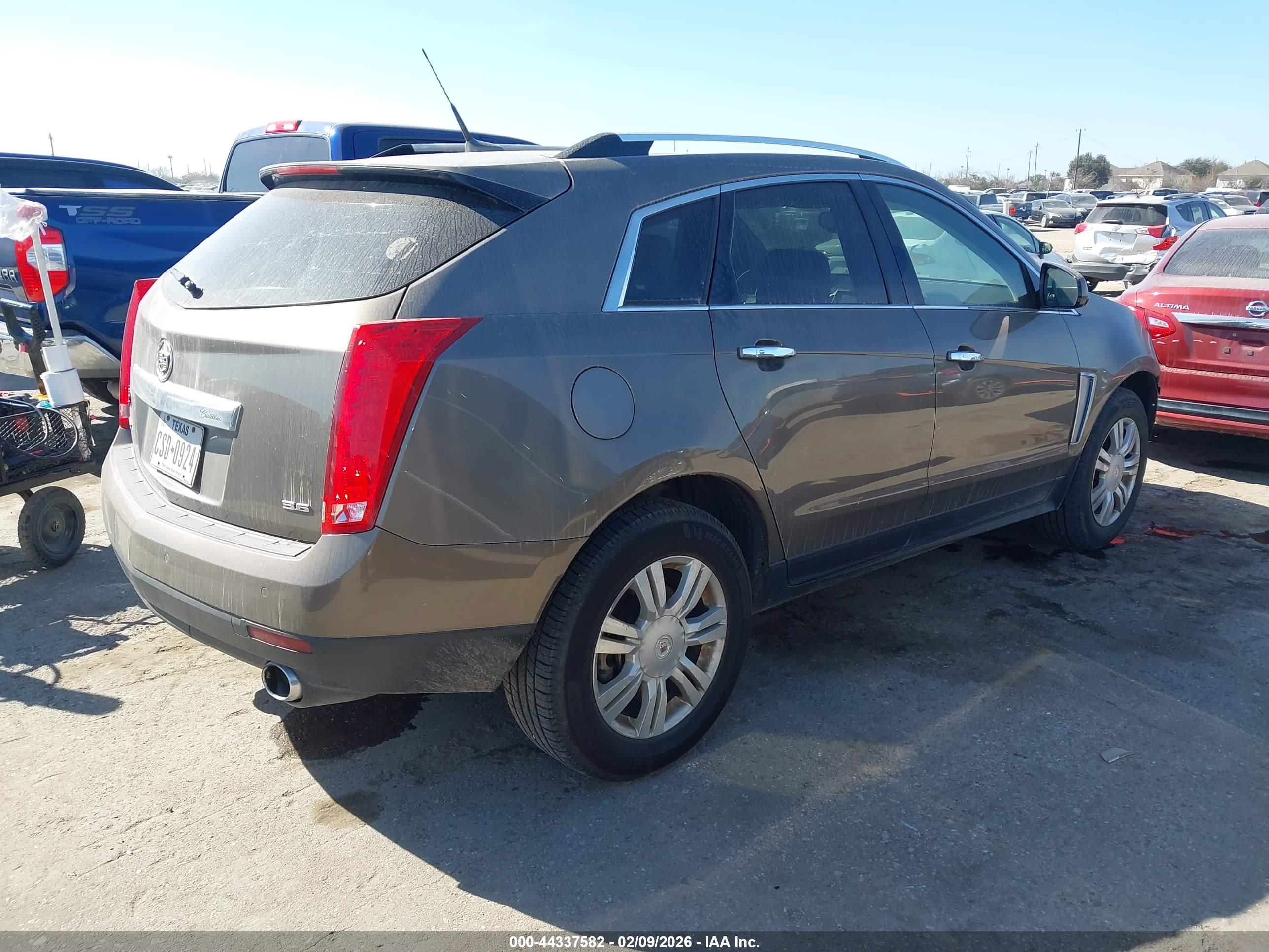 CADILLAC SRX image 4