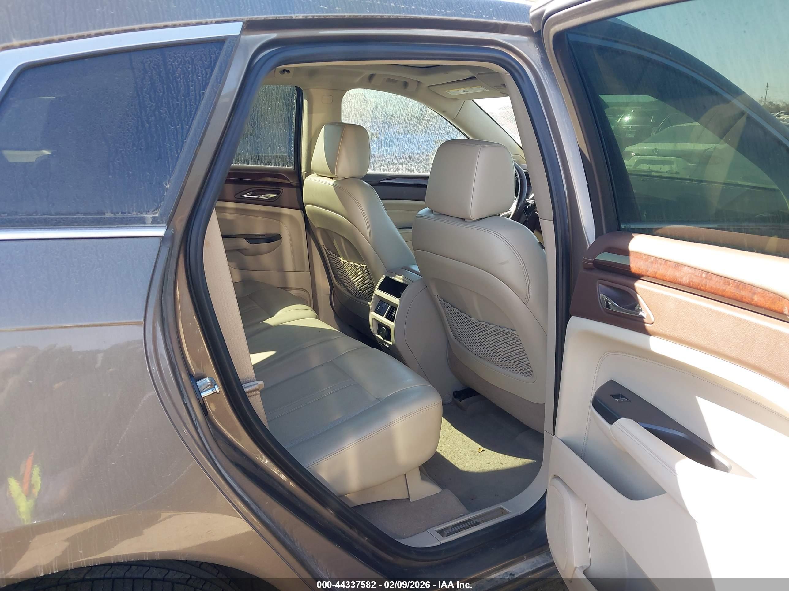 CADILLAC SRX image 8