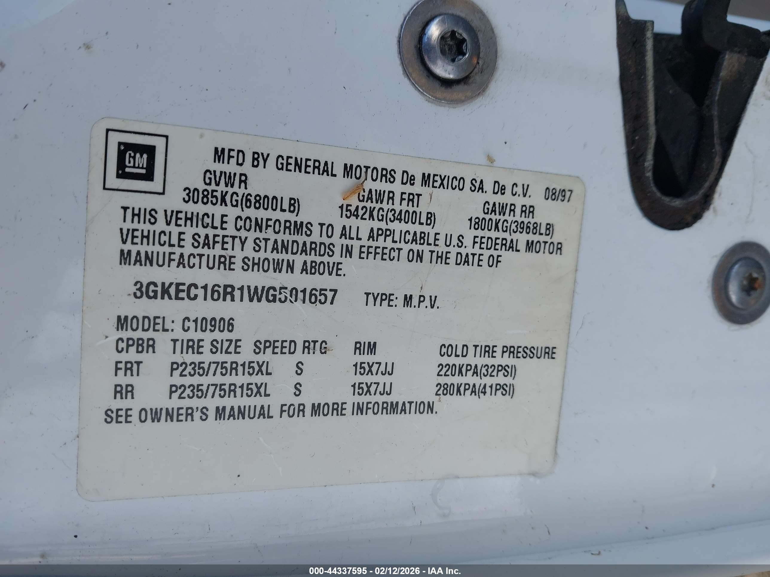 GMC SUBURBAN image 9