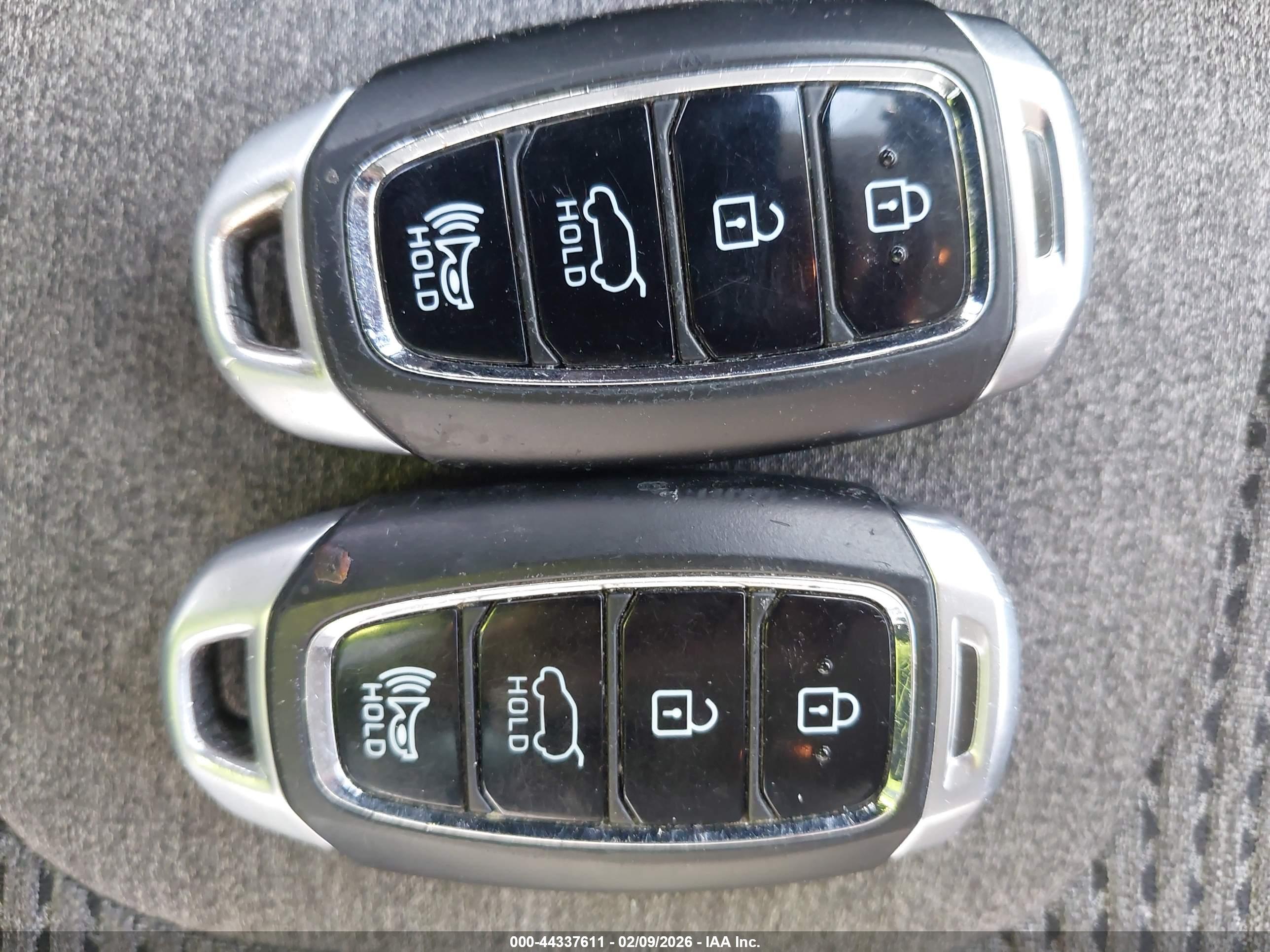 HYUNDAI SANTA image 11