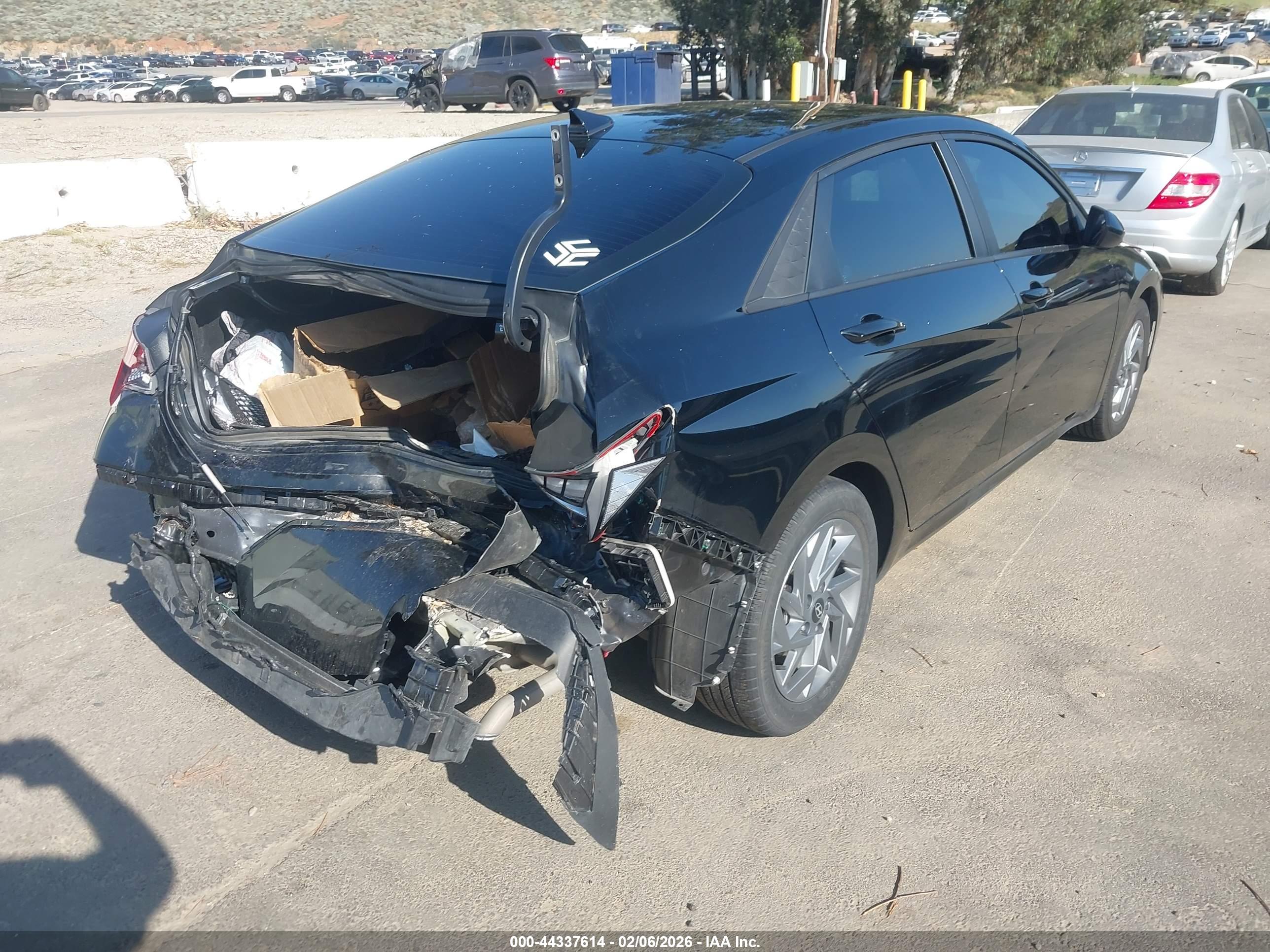 HYUNDAI ELANTRA image 4