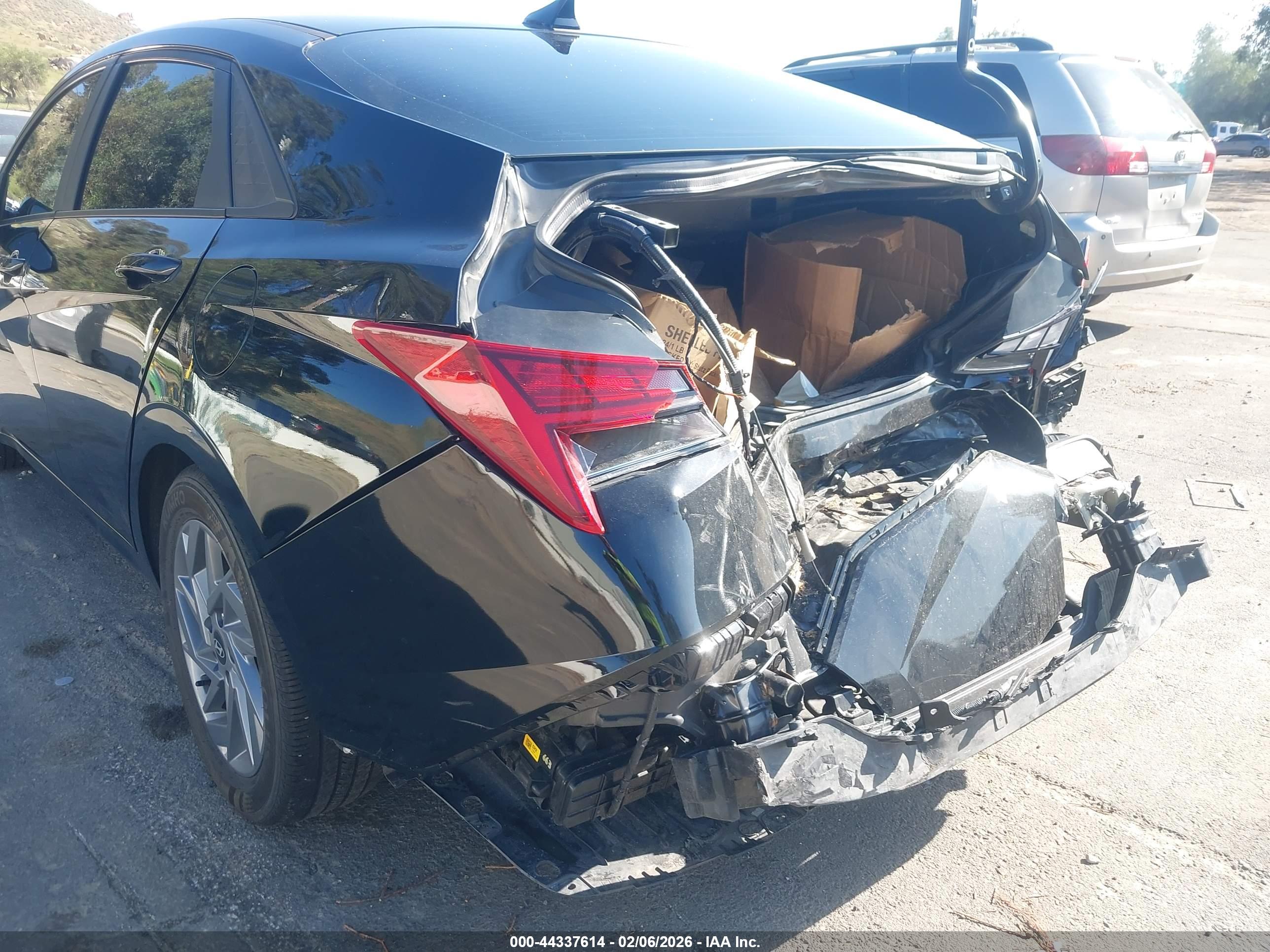 HYUNDAI ELANTRA image 6