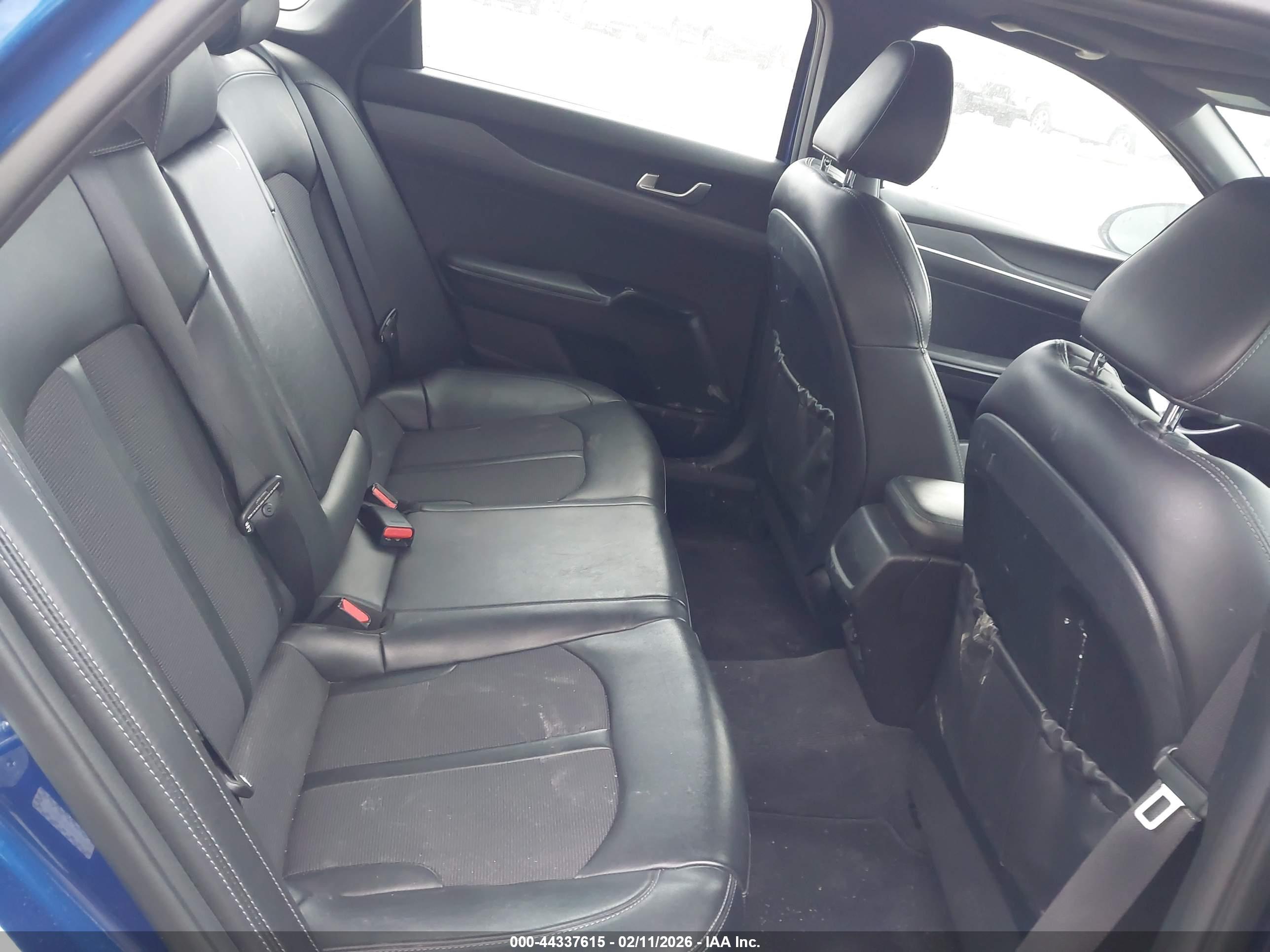 KIA K5 image 8