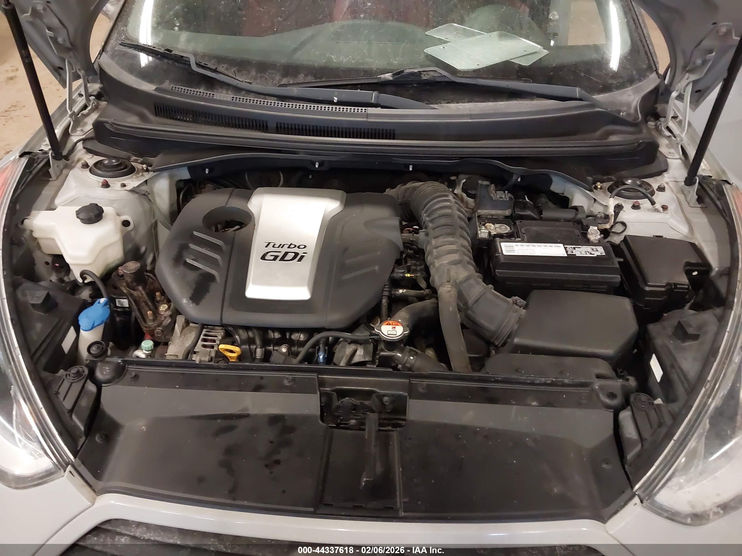 HYUNDAI VELOSTER image 10