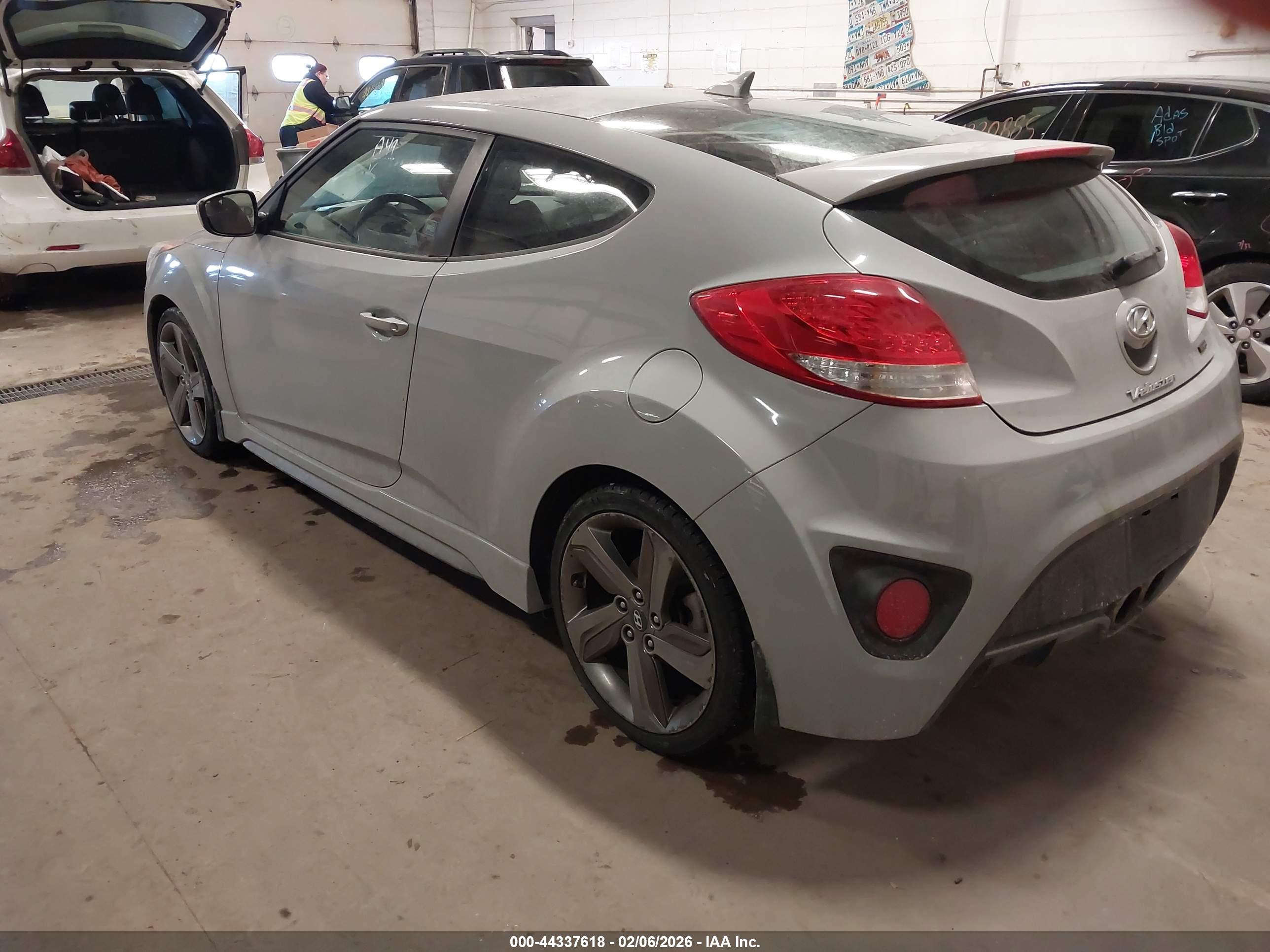 HYUNDAI VELOSTER image 3