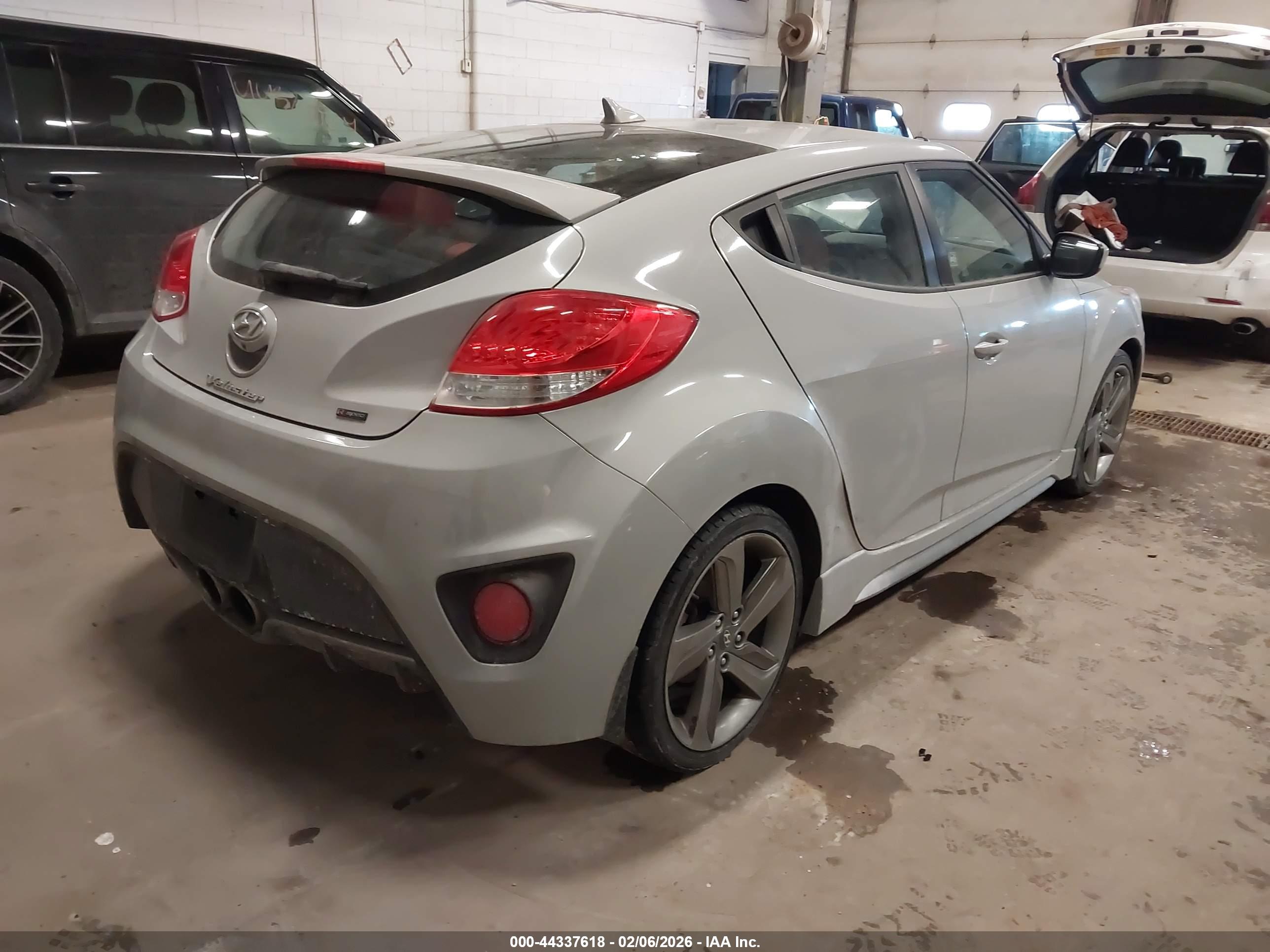 HYUNDAI VELOSTER image 4