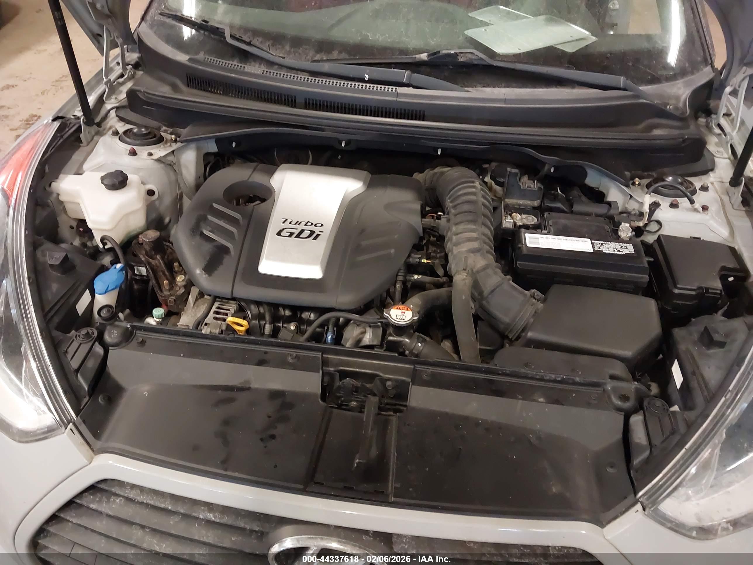HYUNDAI VELOSTER image 6