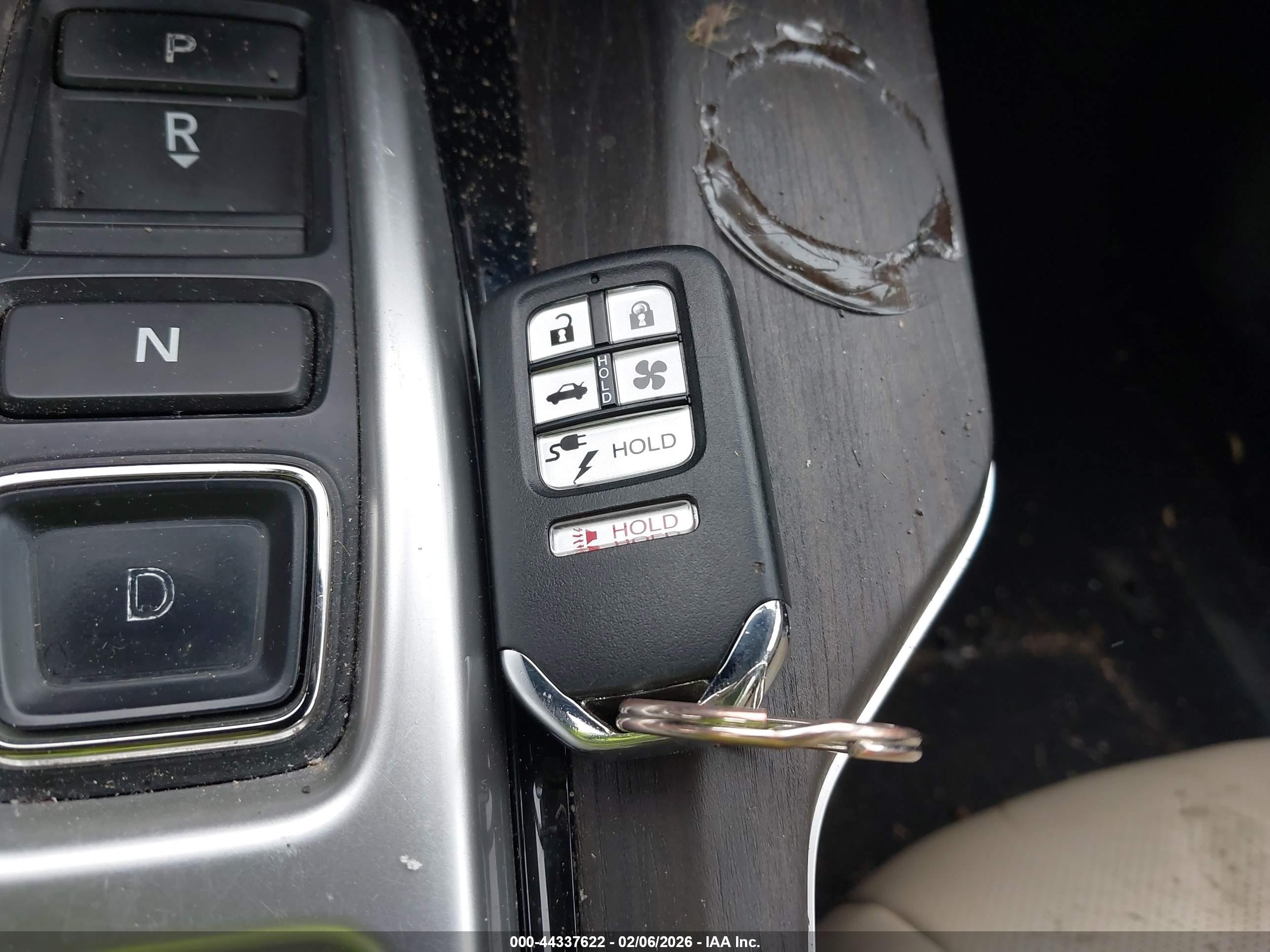 HONDA CLARITY image 11