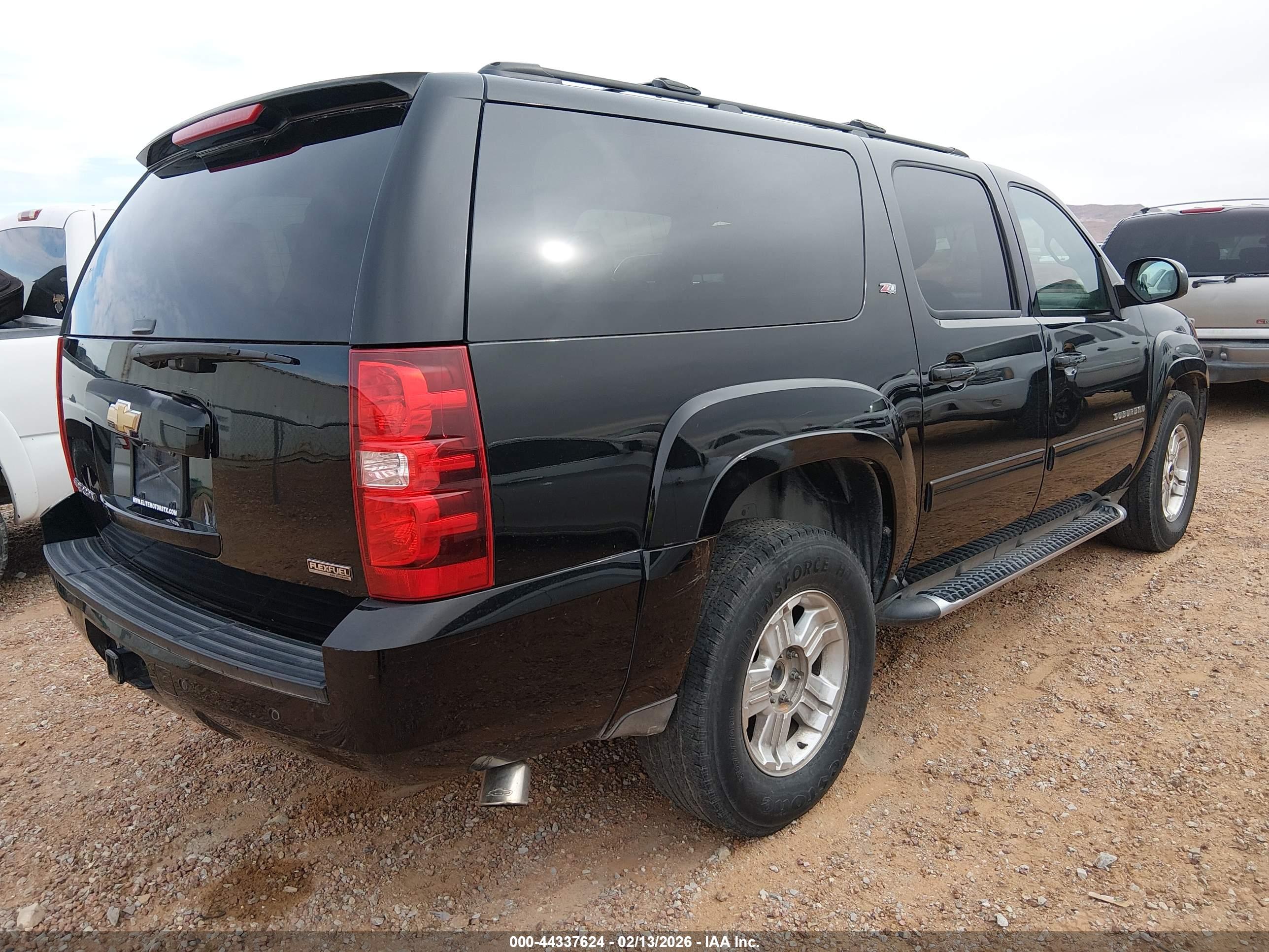 CHEVROLET SUBURBAN image 4