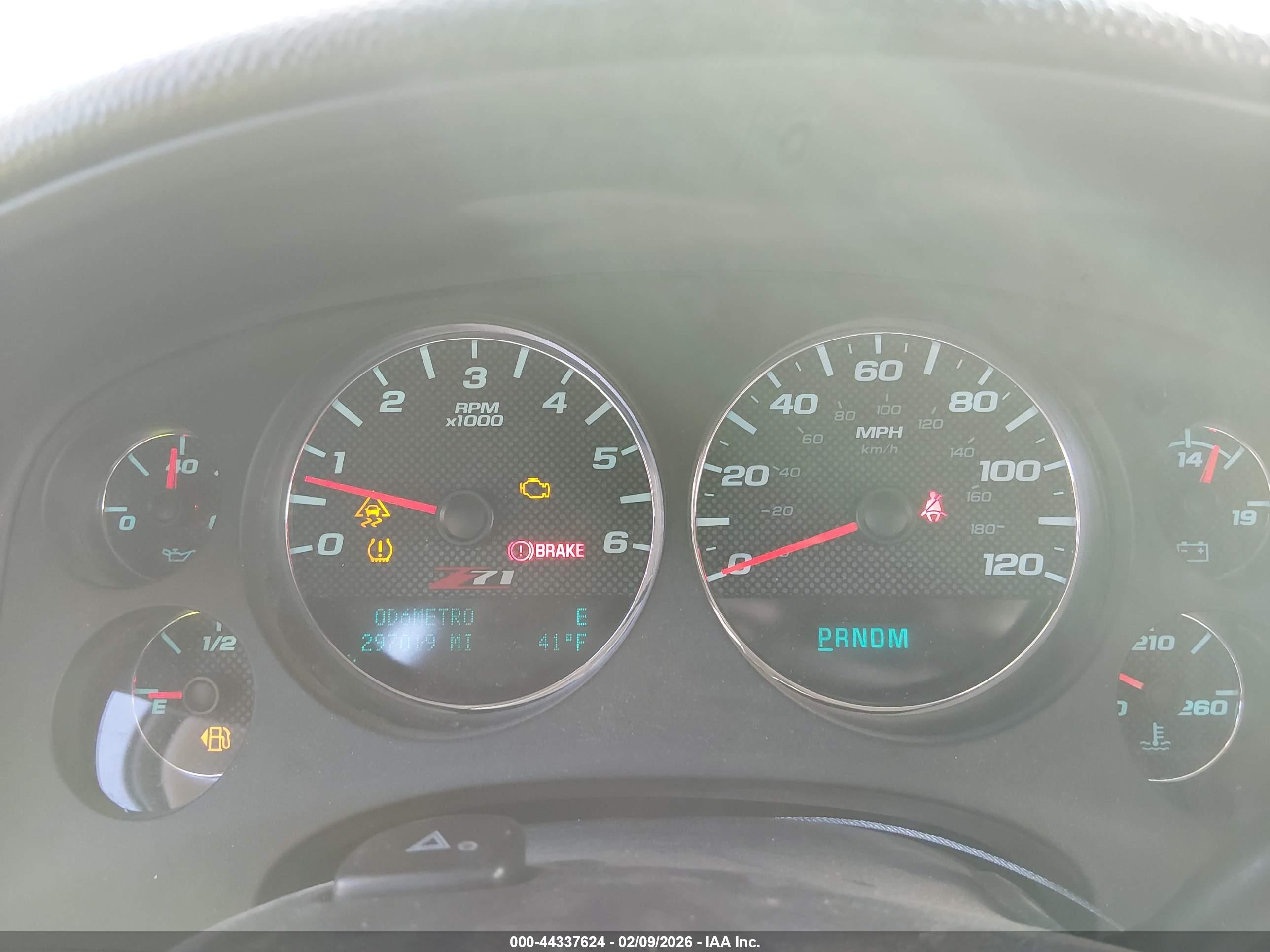 CHEVROLET SUBURBAN image 7