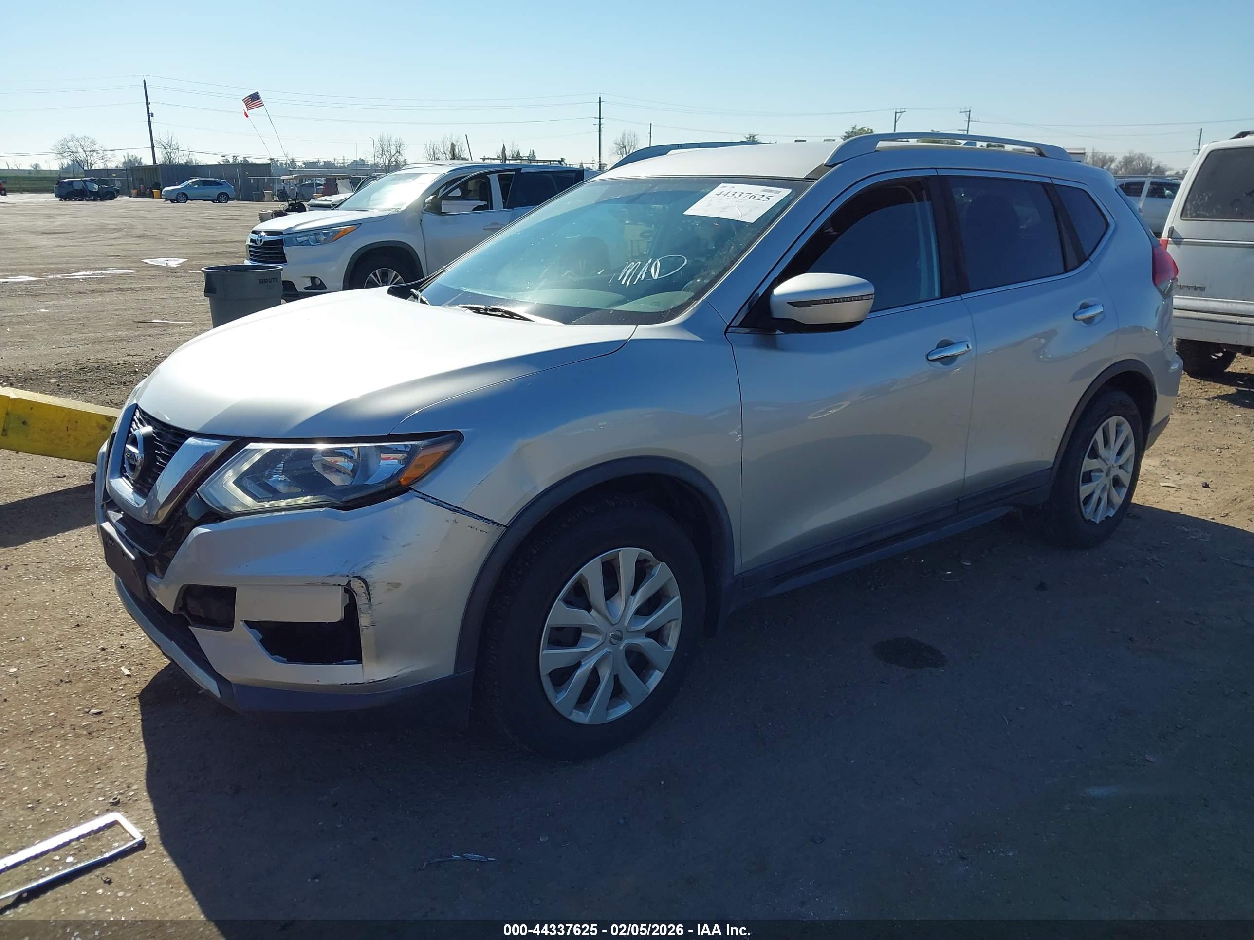 NISSAN ROGUE image 2