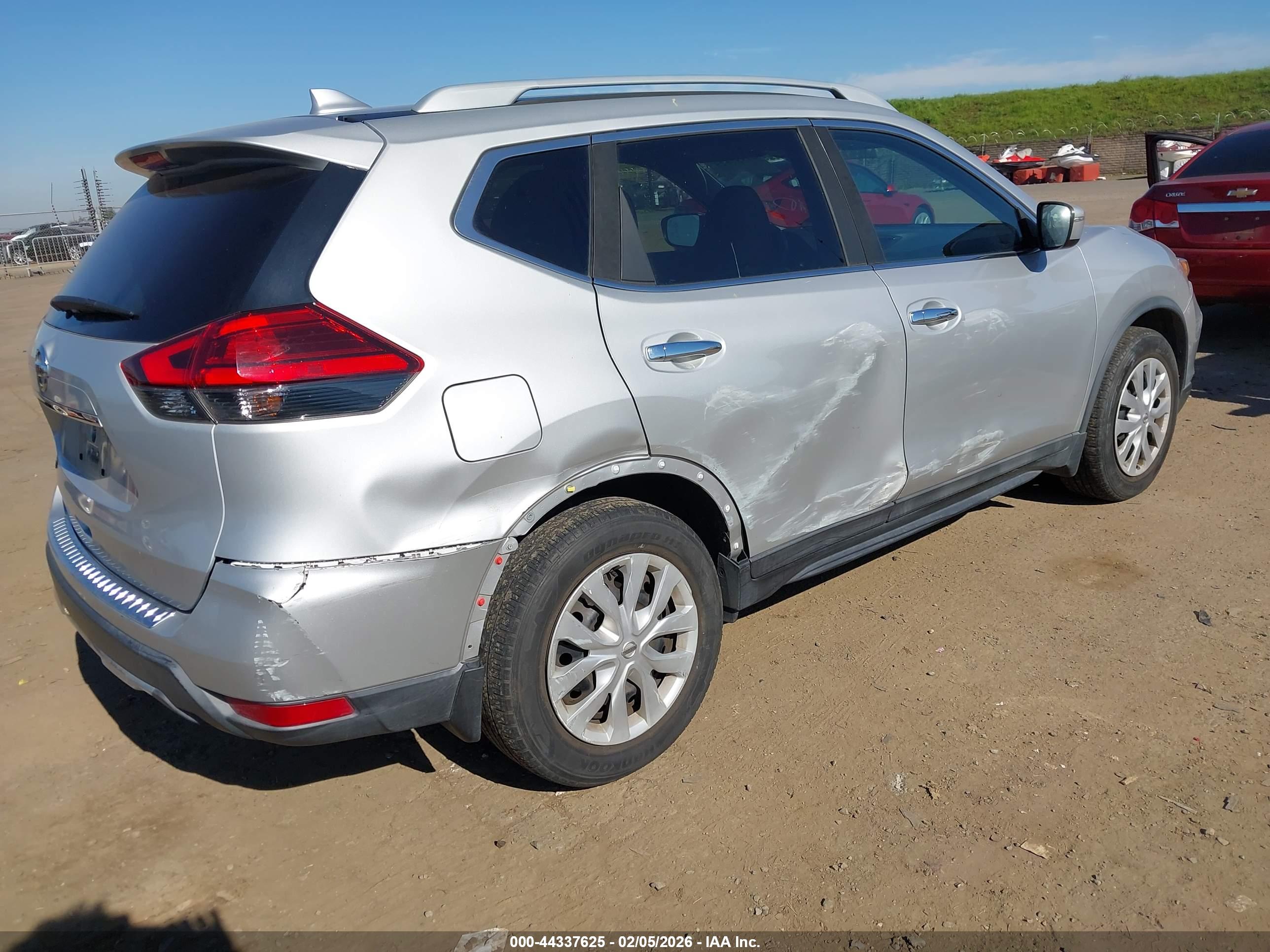 NISSAN ROGUE image 4