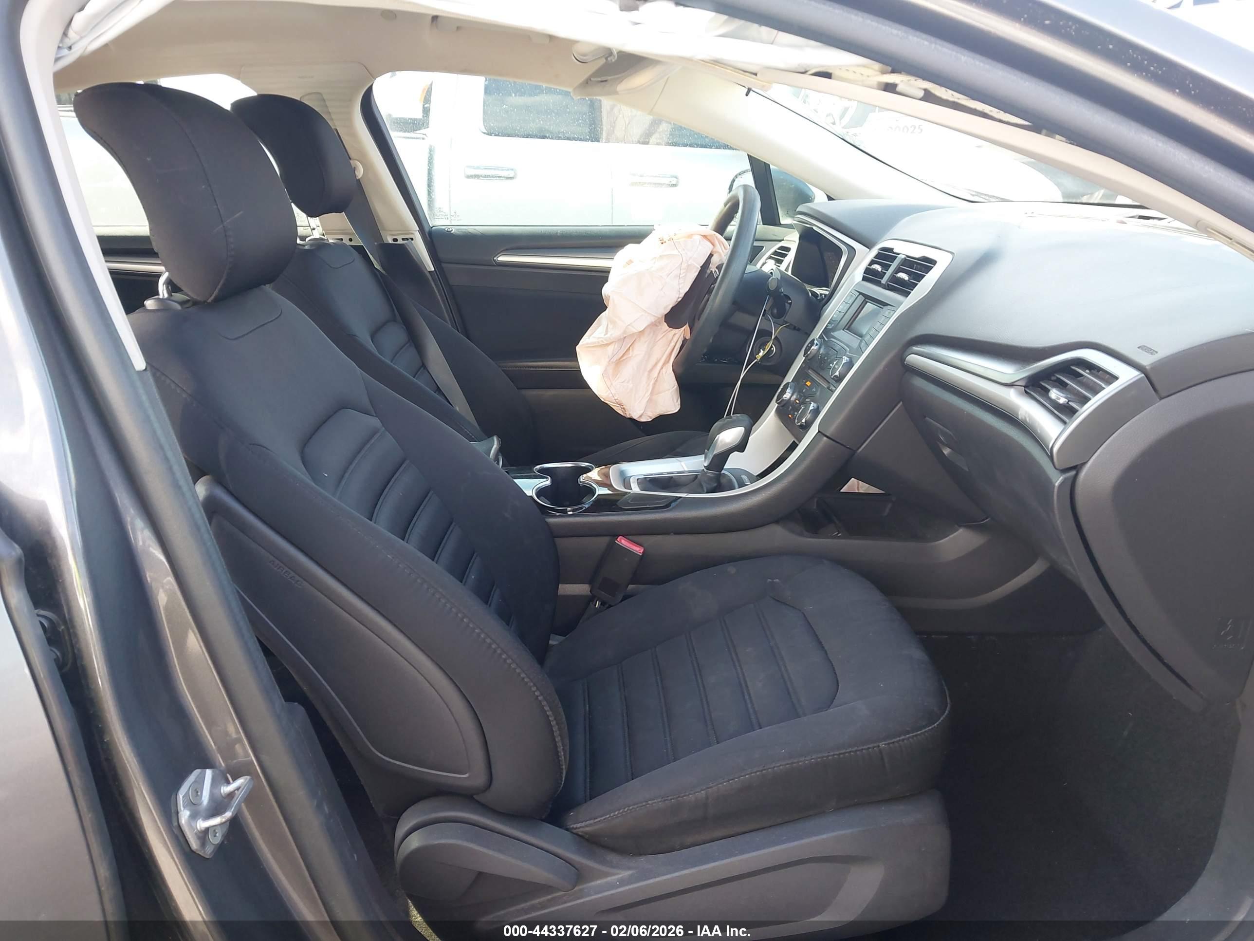 FORD FUSION image 5