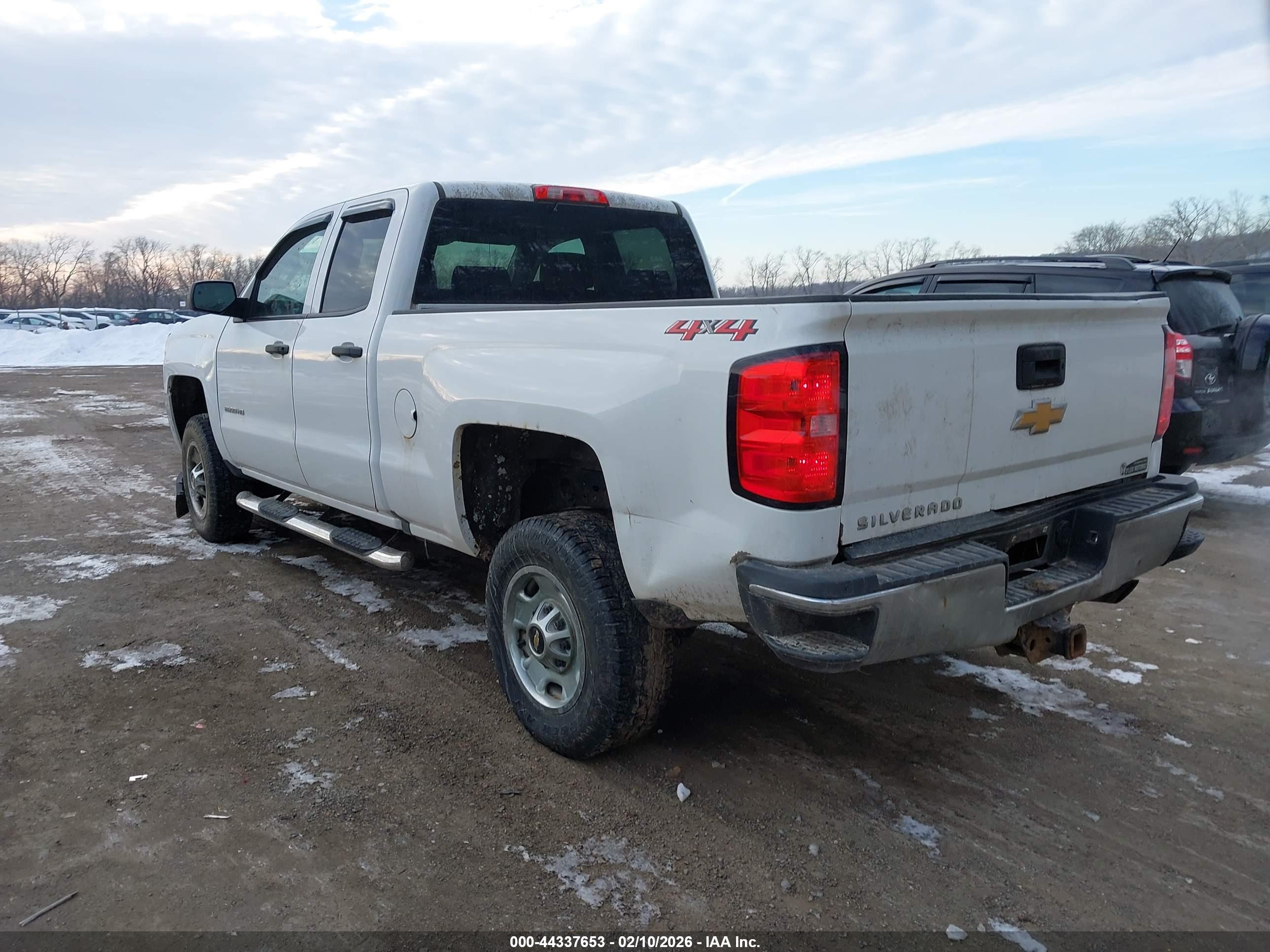 CHEVROLET SILVERADO image 3