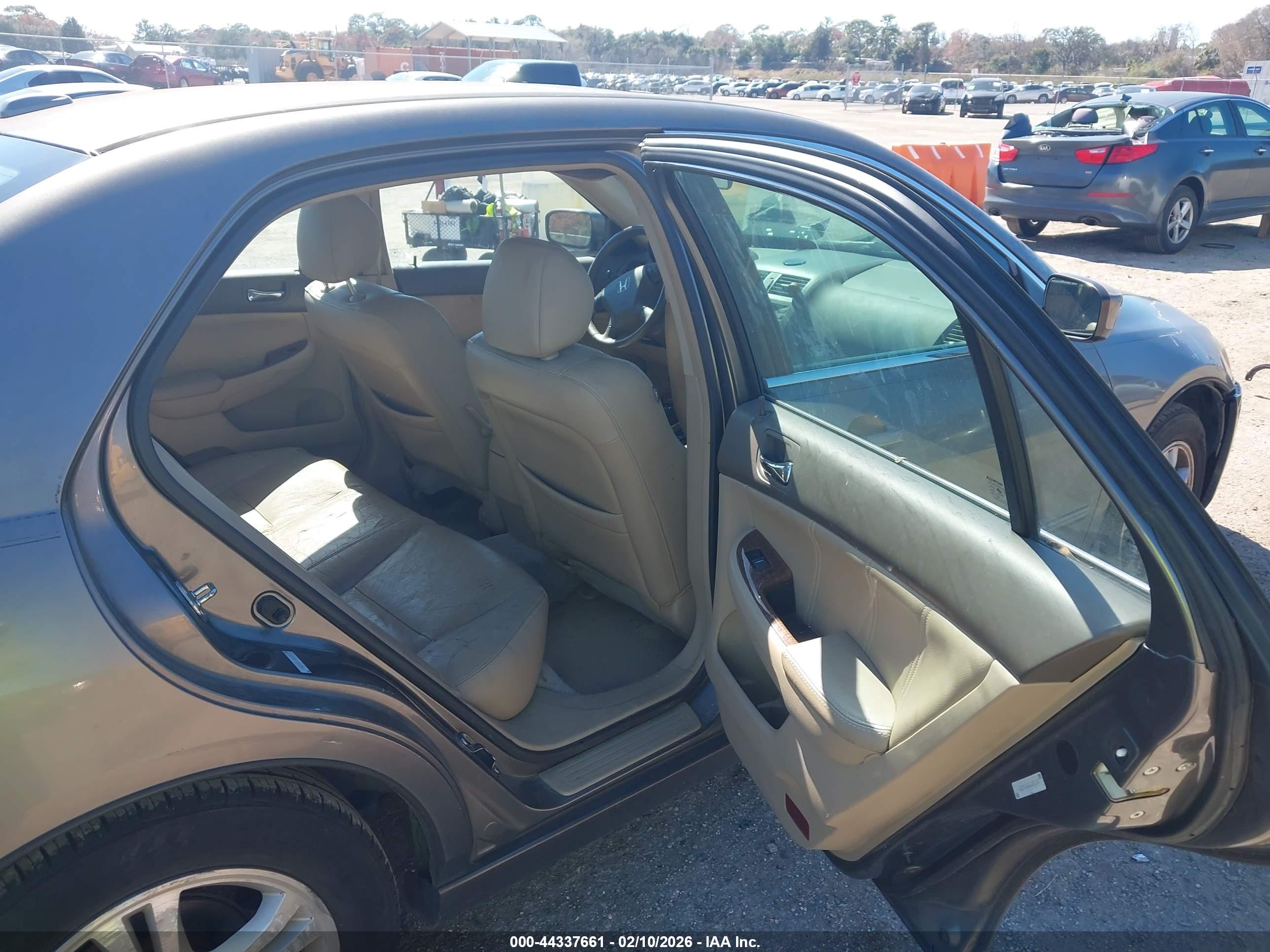 HONDA ACCORD image 8