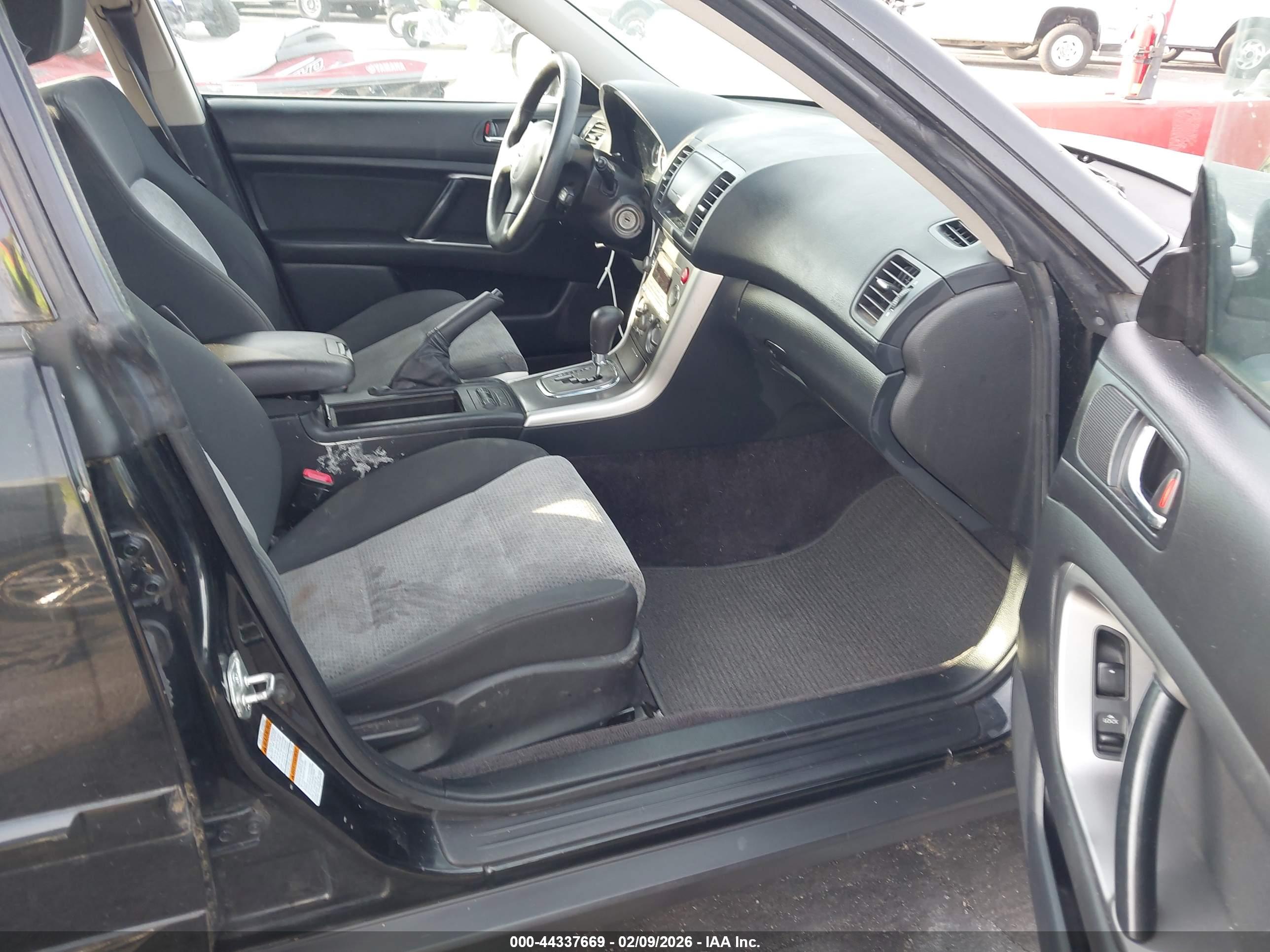 SUBARU OUTBACK image 5