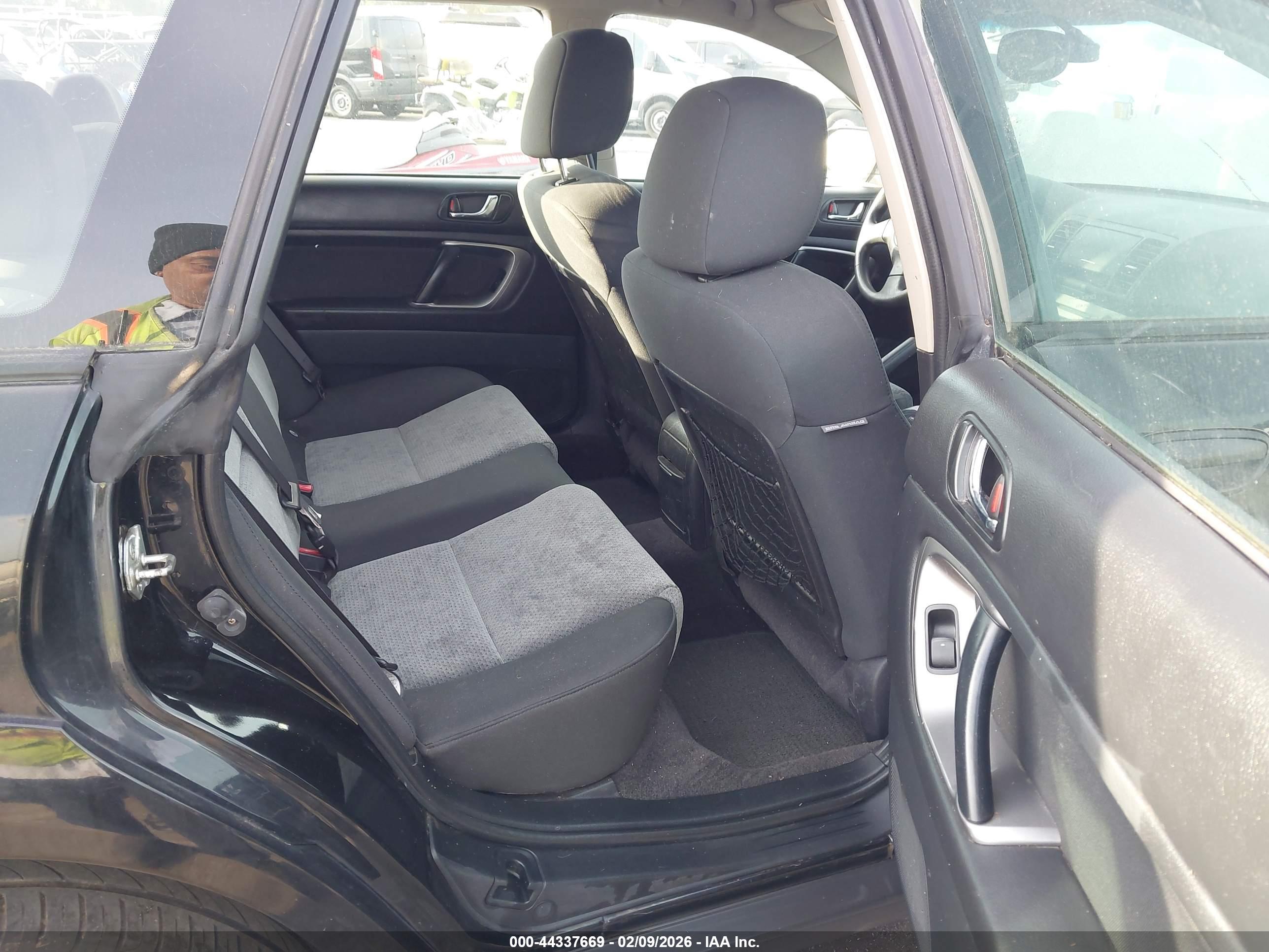 SUBARU OUTBACK image 8