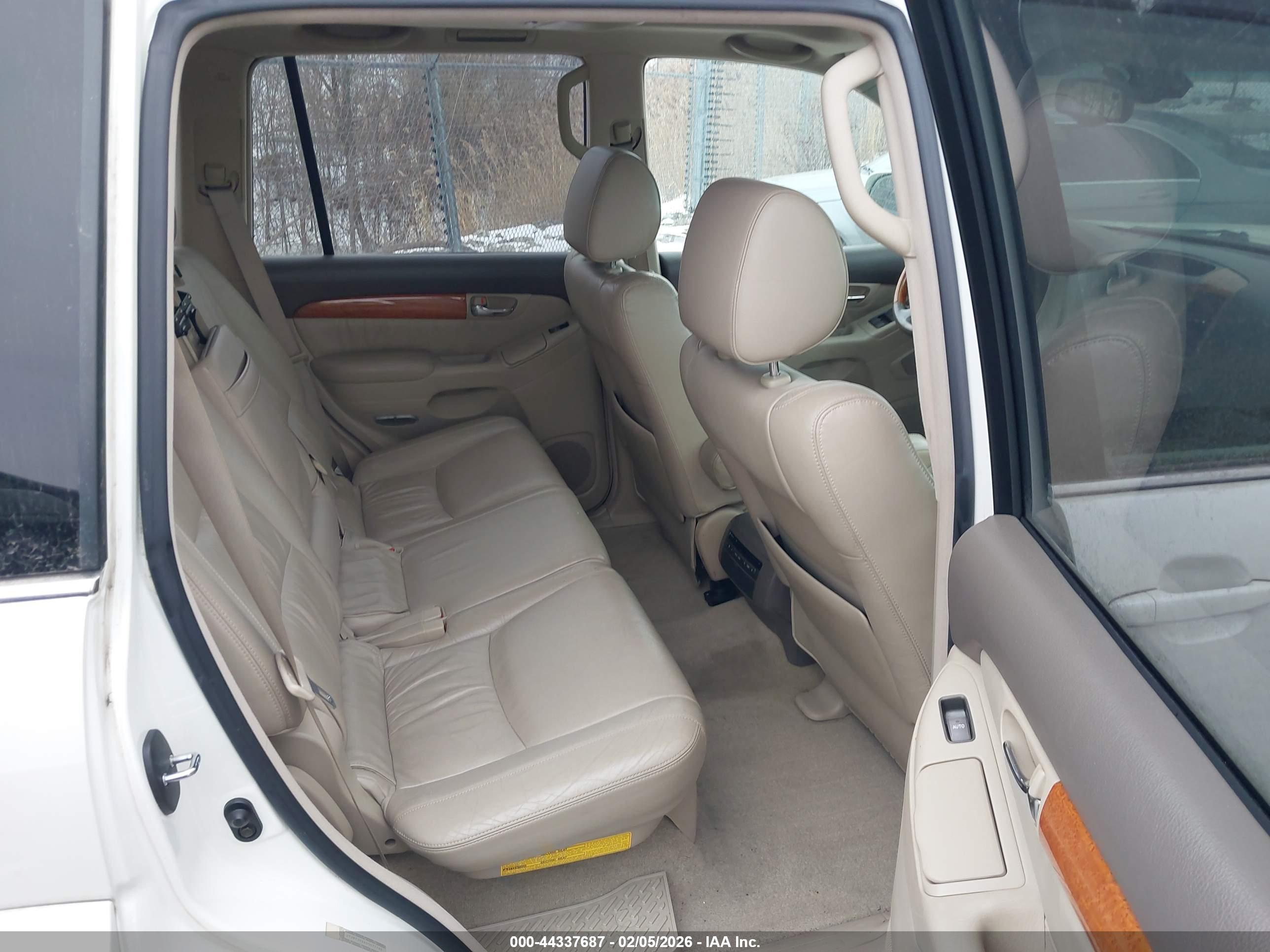 LEXUS GX image 8