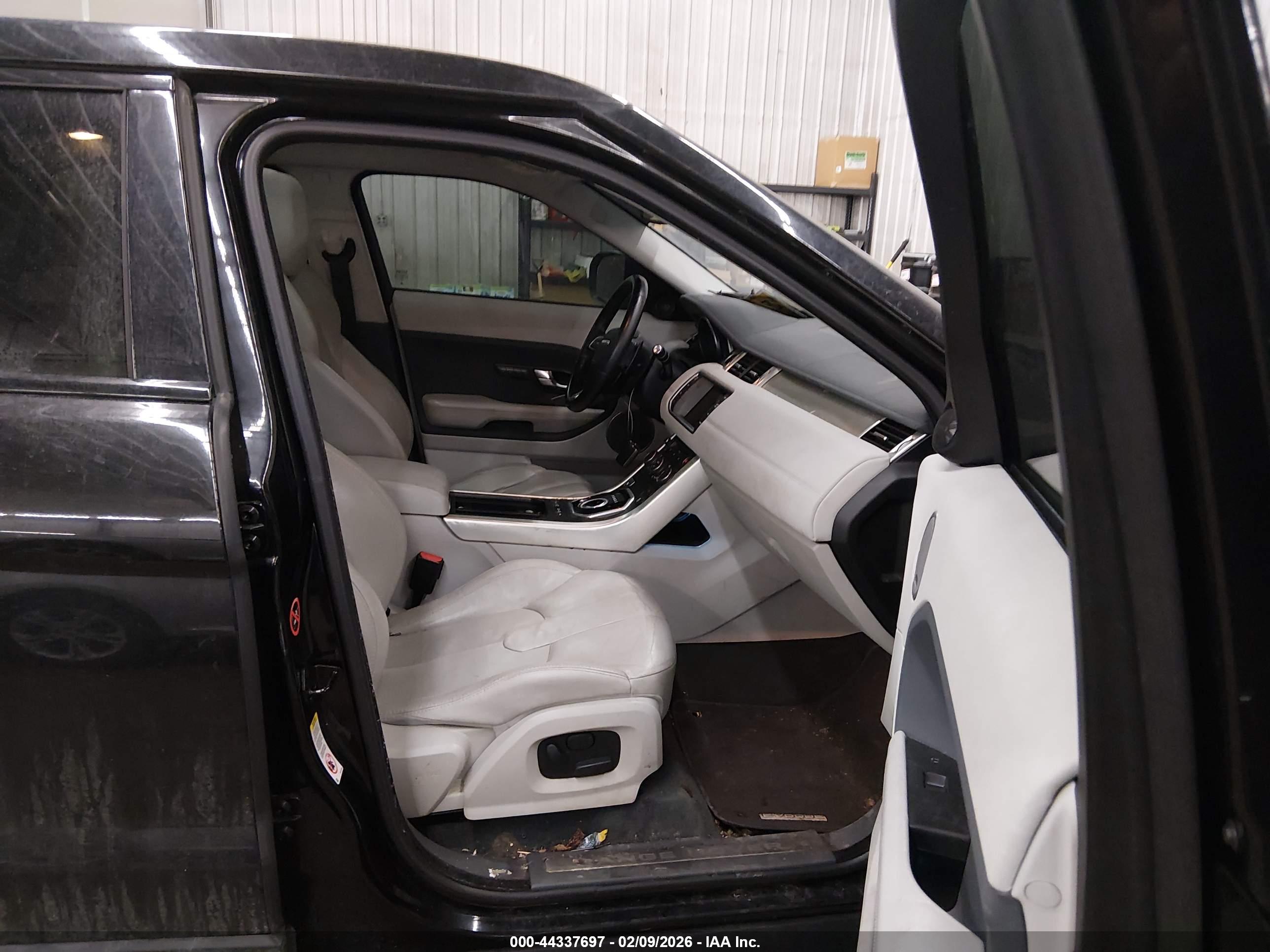 LAND ROVER image 5