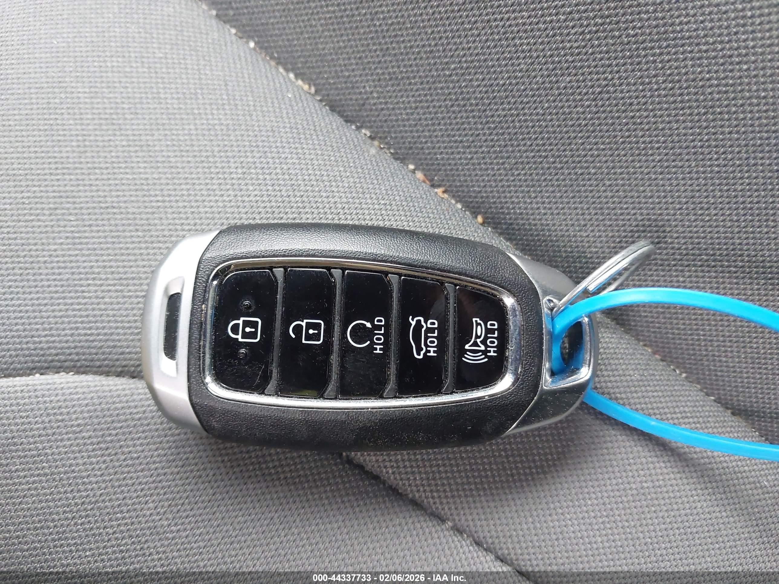HYUNDAI ELANTRA image 11