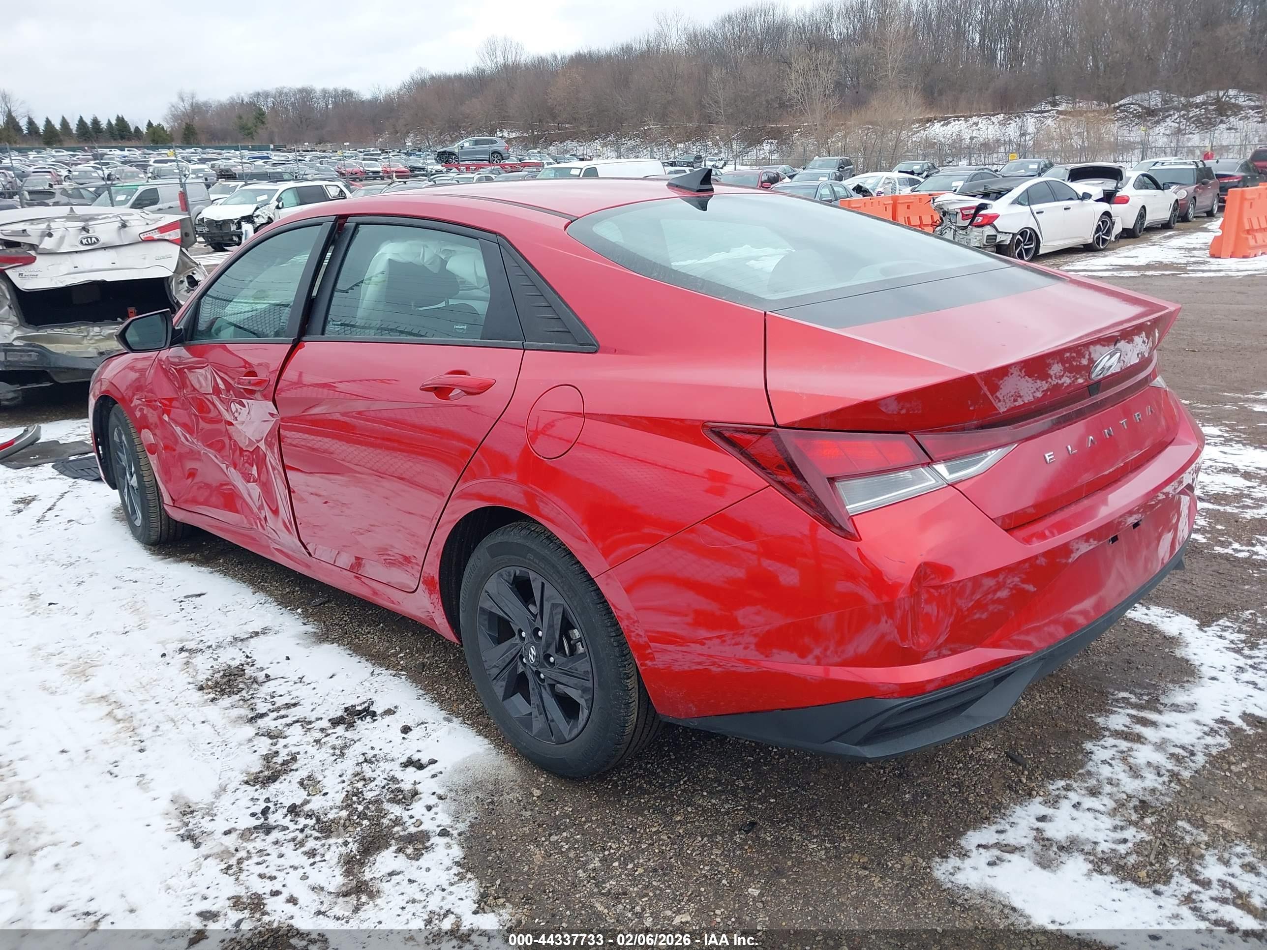 HYUNDAI ELANTRA image 3