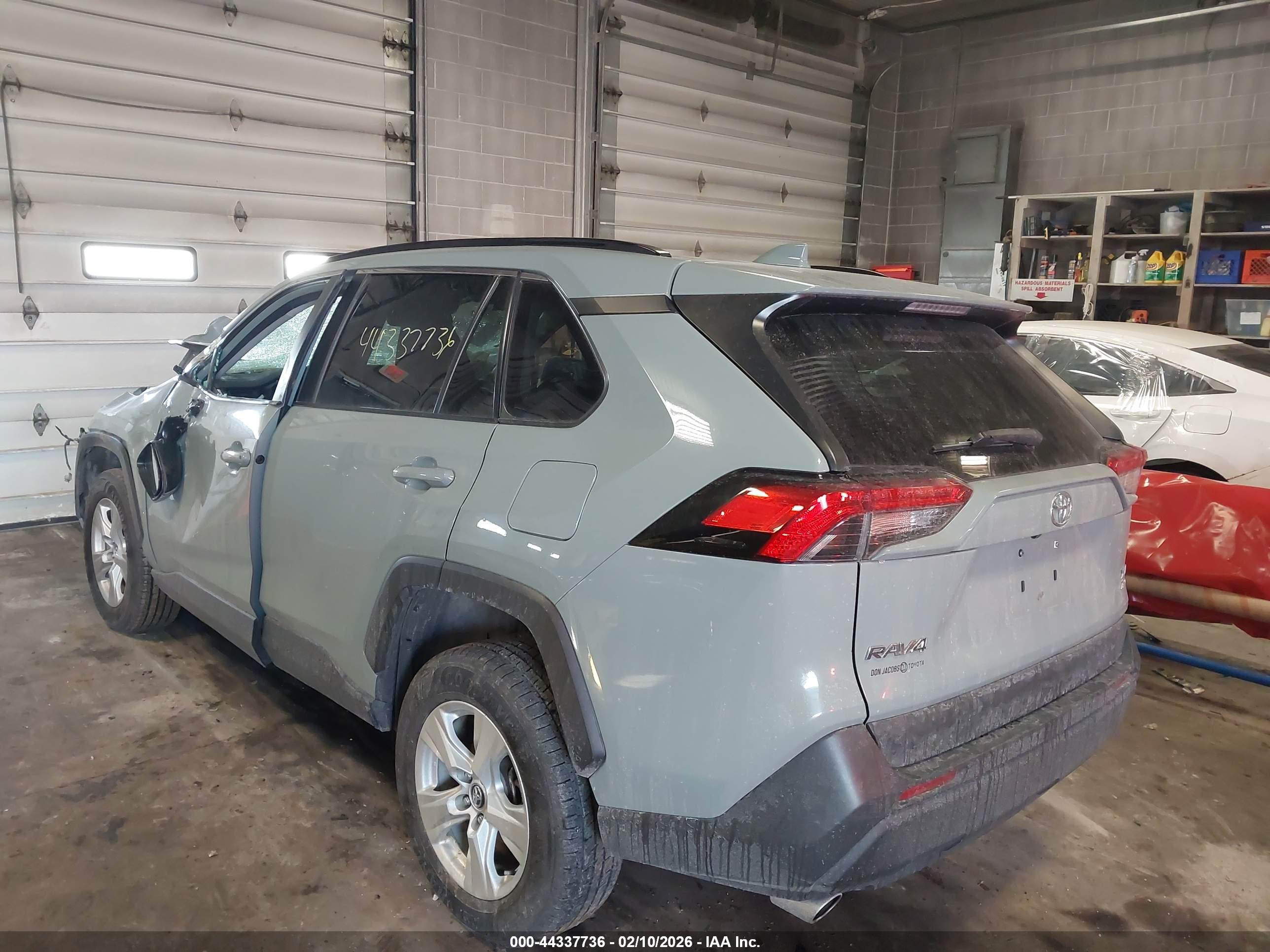 TOYOTA RAV4 image 3