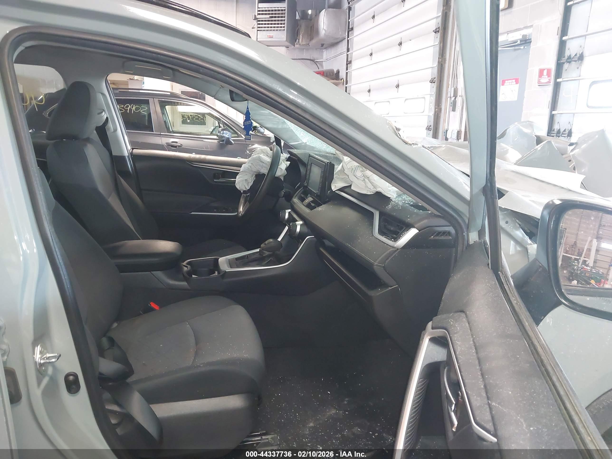 TOYOTA RAV4 image 5