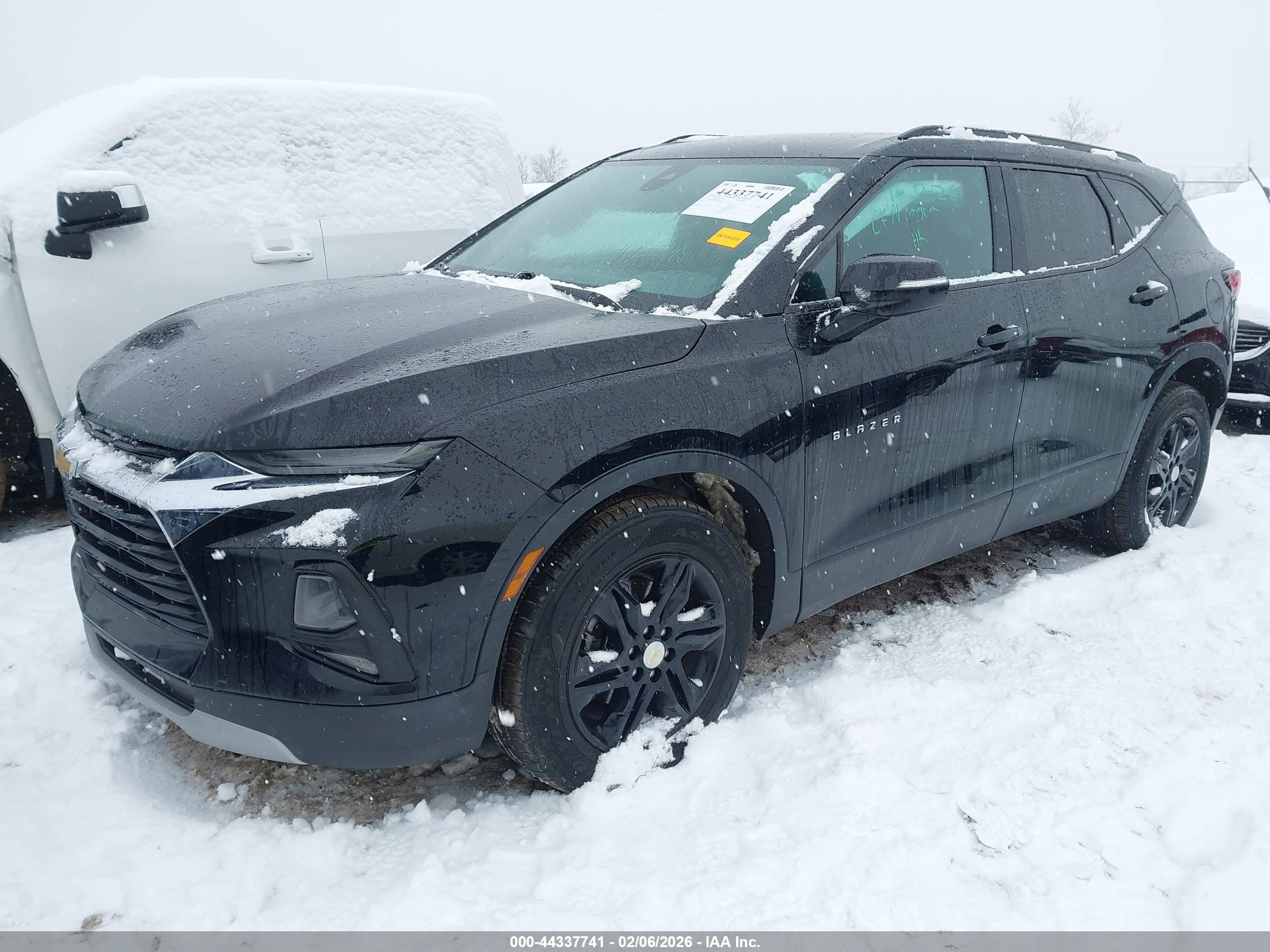 CHEVROLET BLAZER image 2
