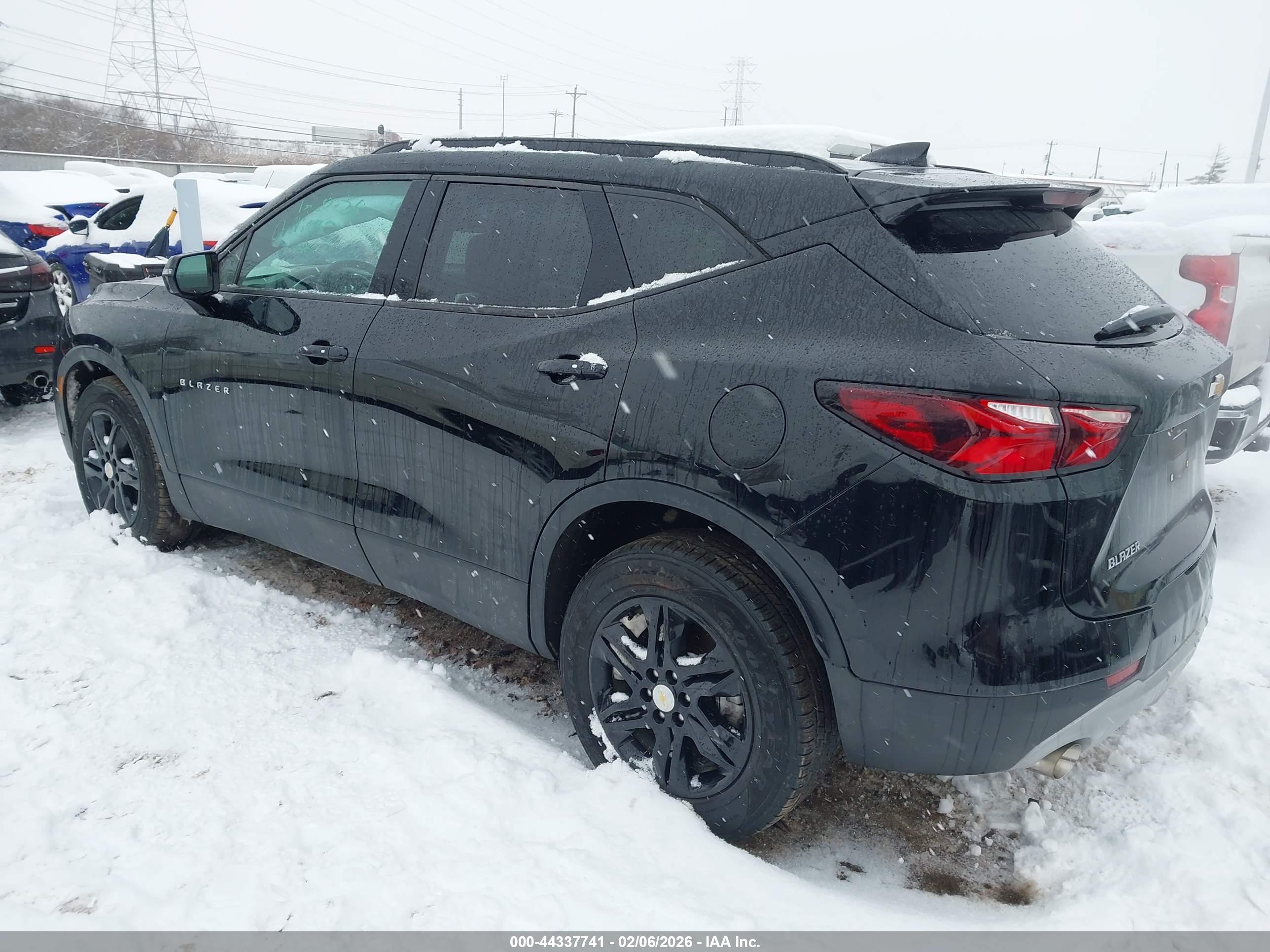 CHEVROLET BLAZER image 3