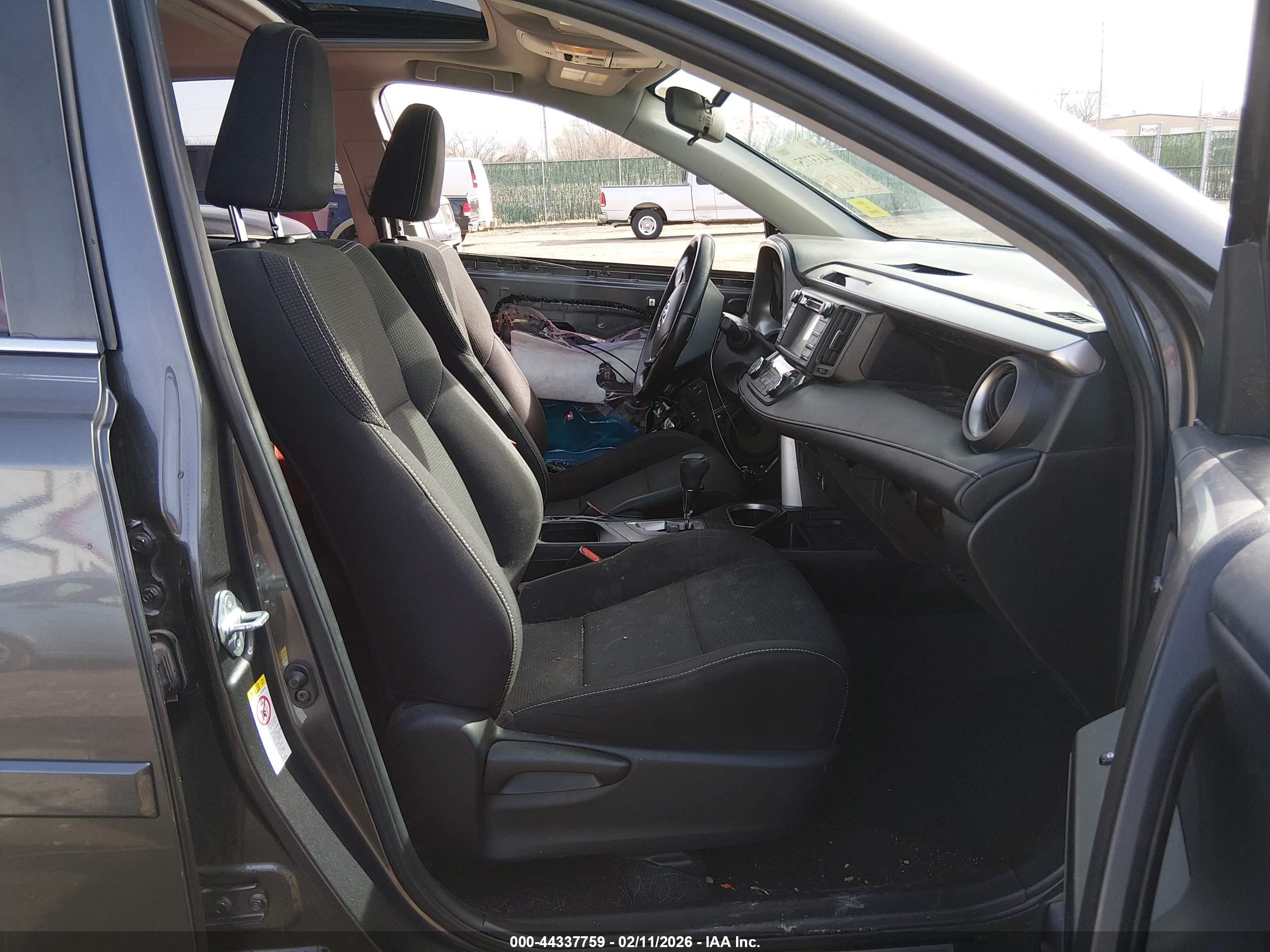 TOYOTA RAV4 image 5