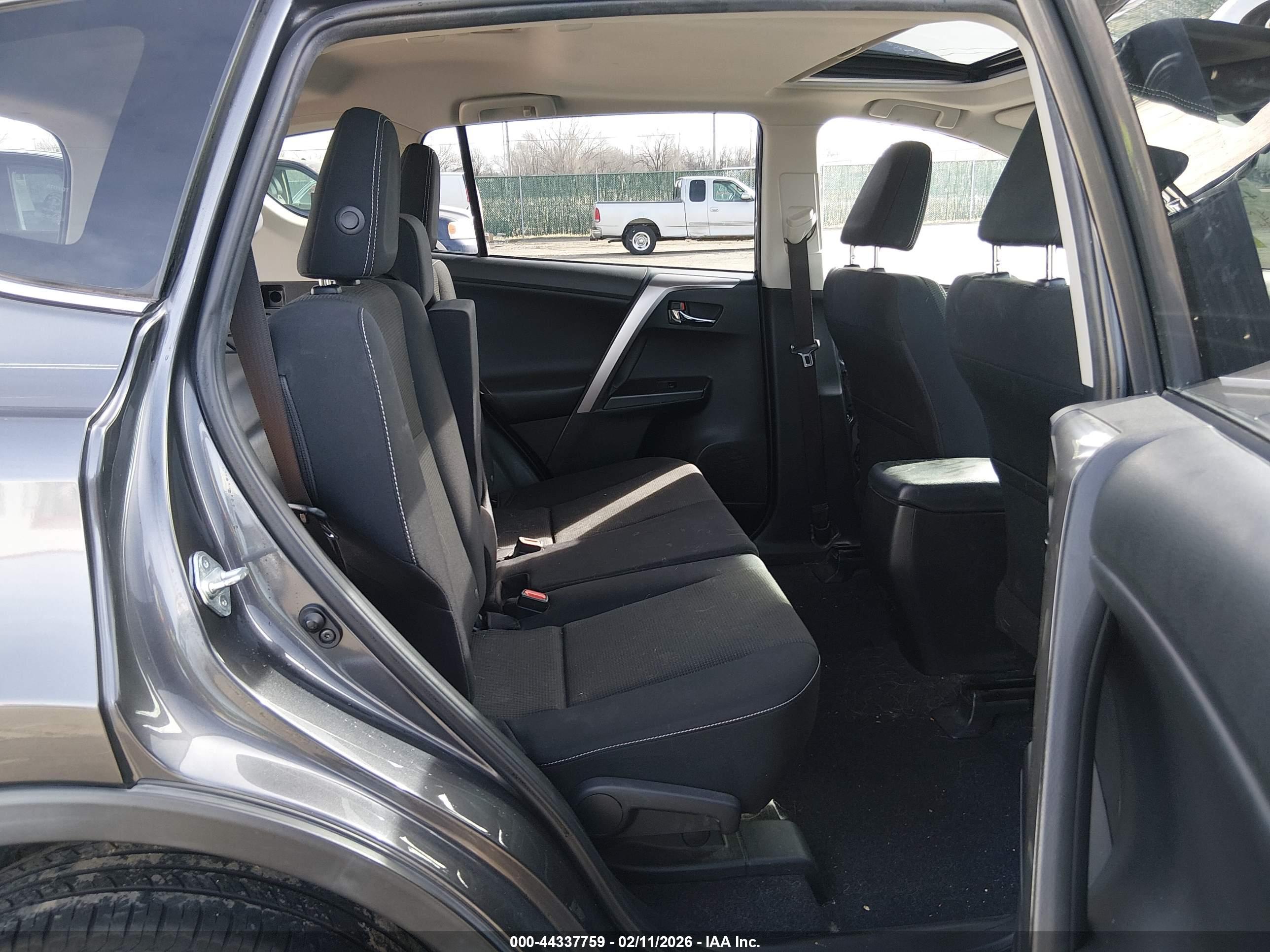 TOYOTA RAV4 image 8