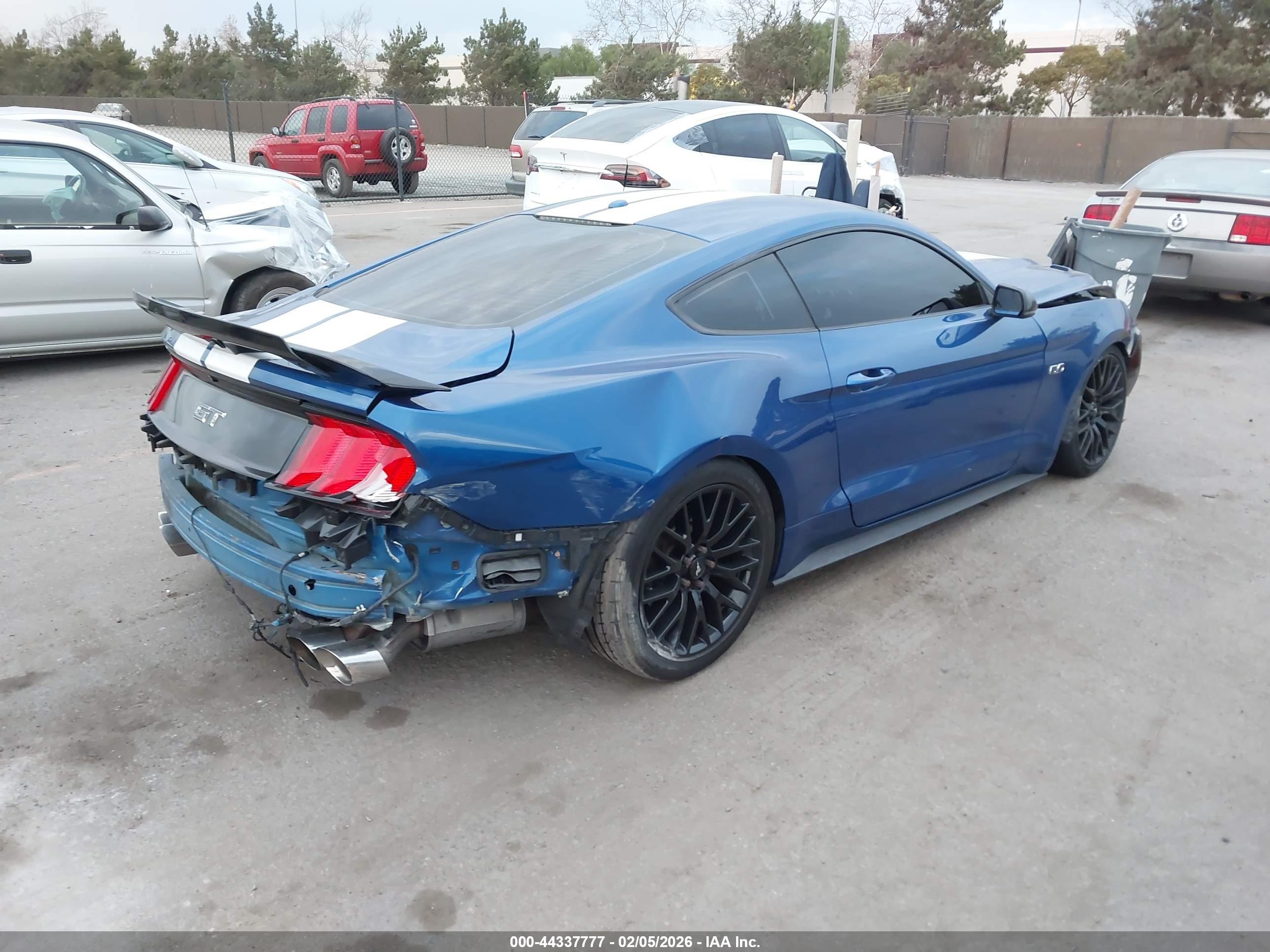 FORD MUSTANG image 4