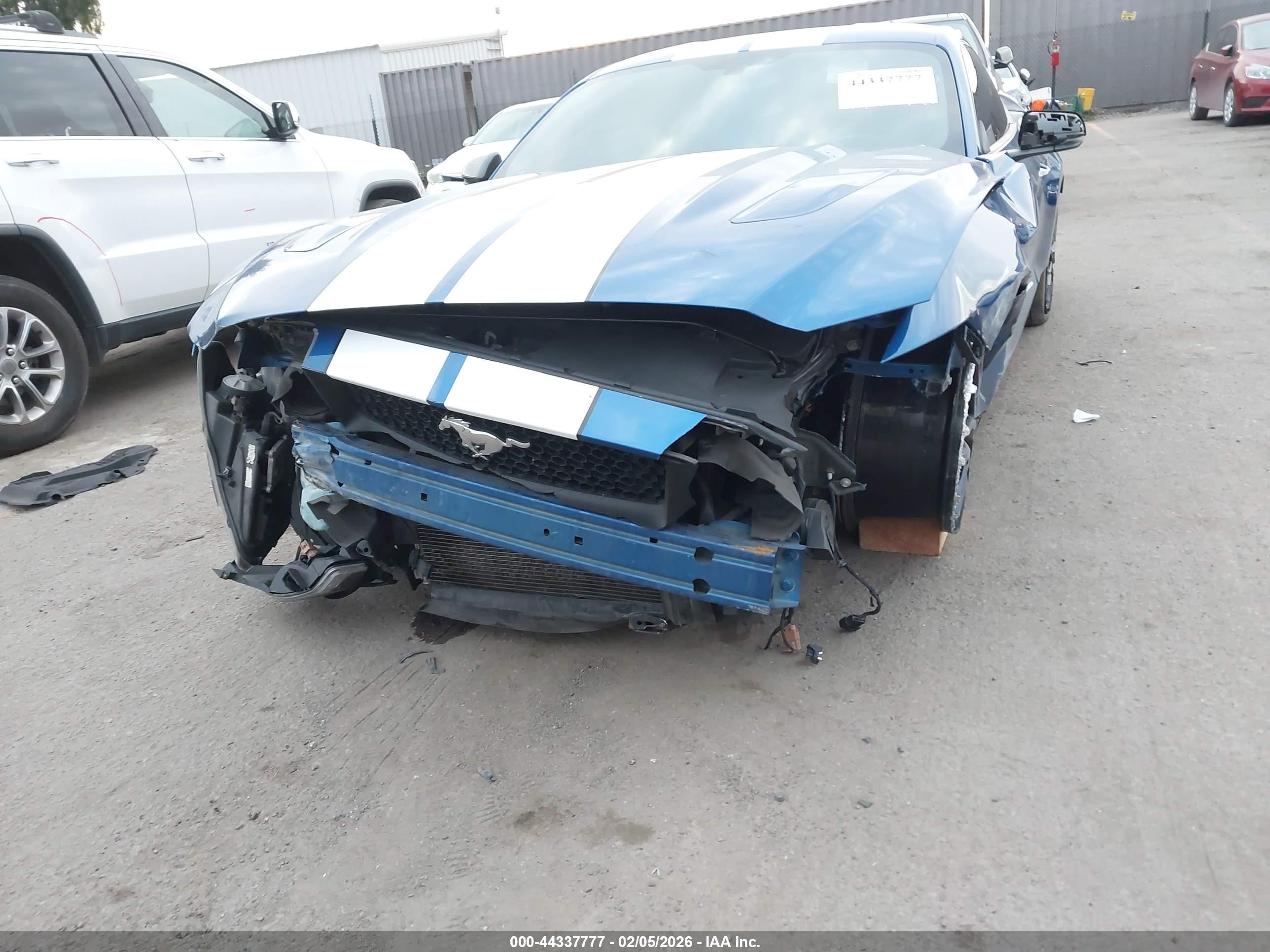 FORD MUSTANG image 6
