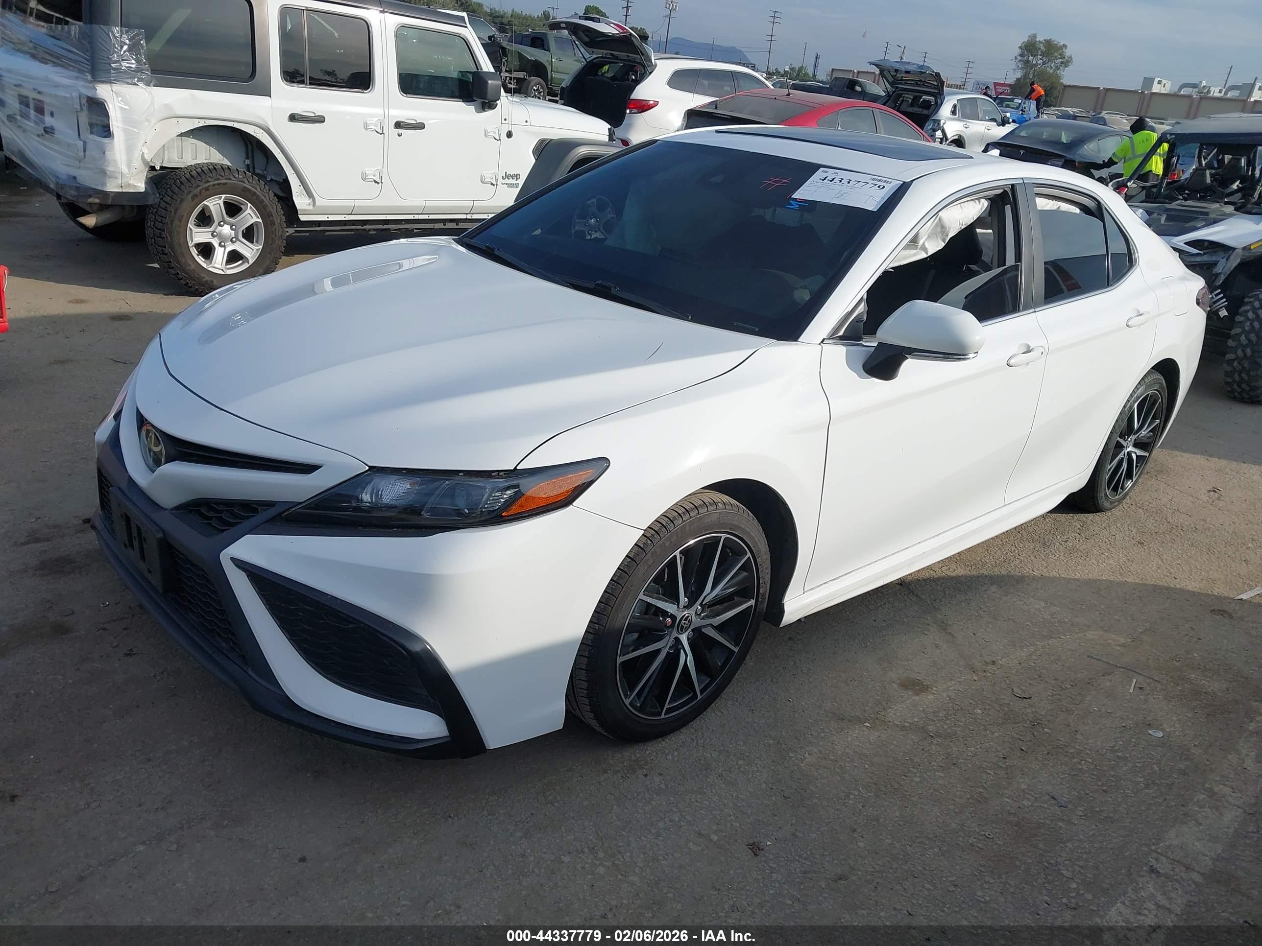 TOYOTA CAMRY image 2