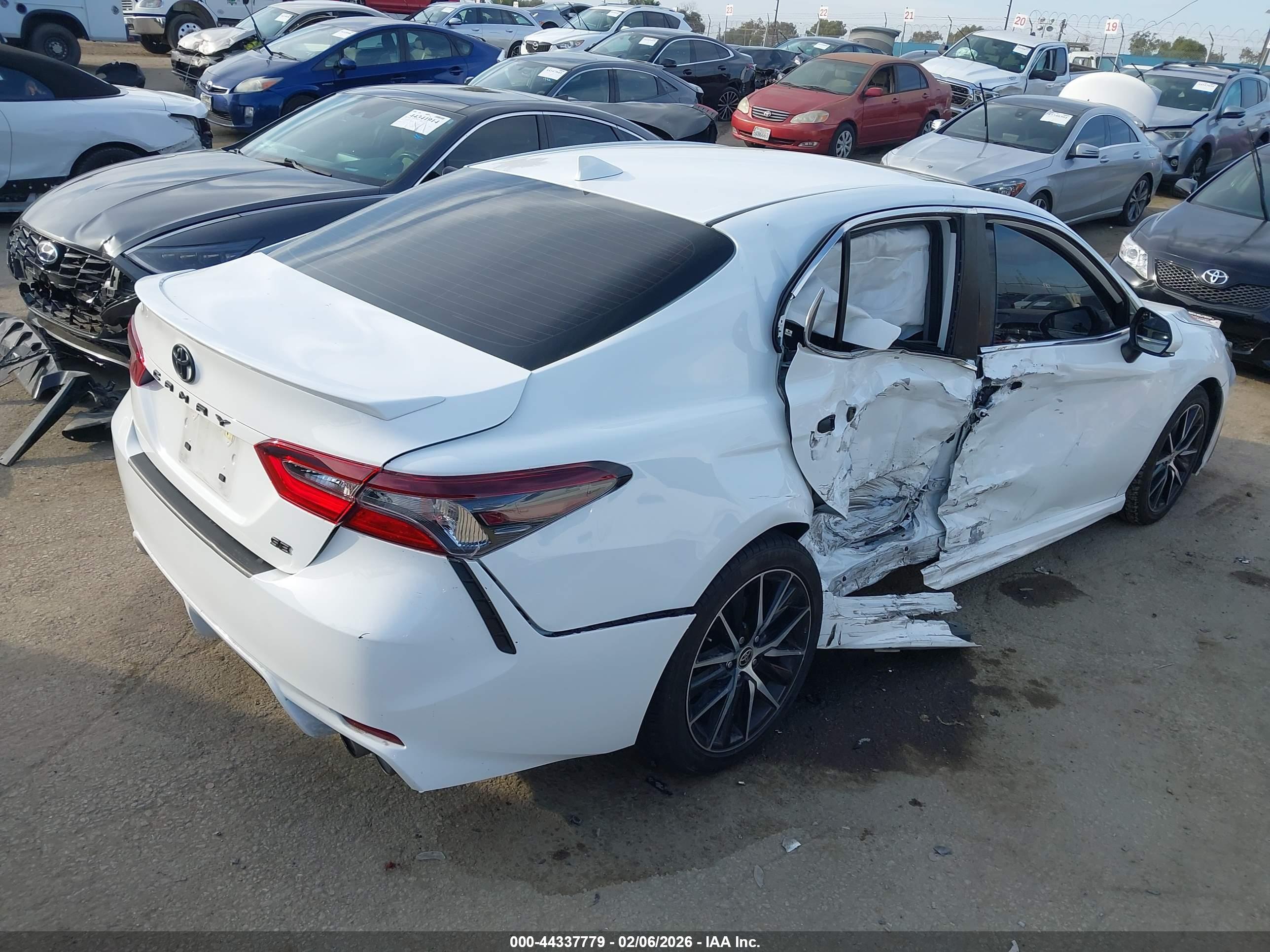 TOYOTA CAMRY image 4