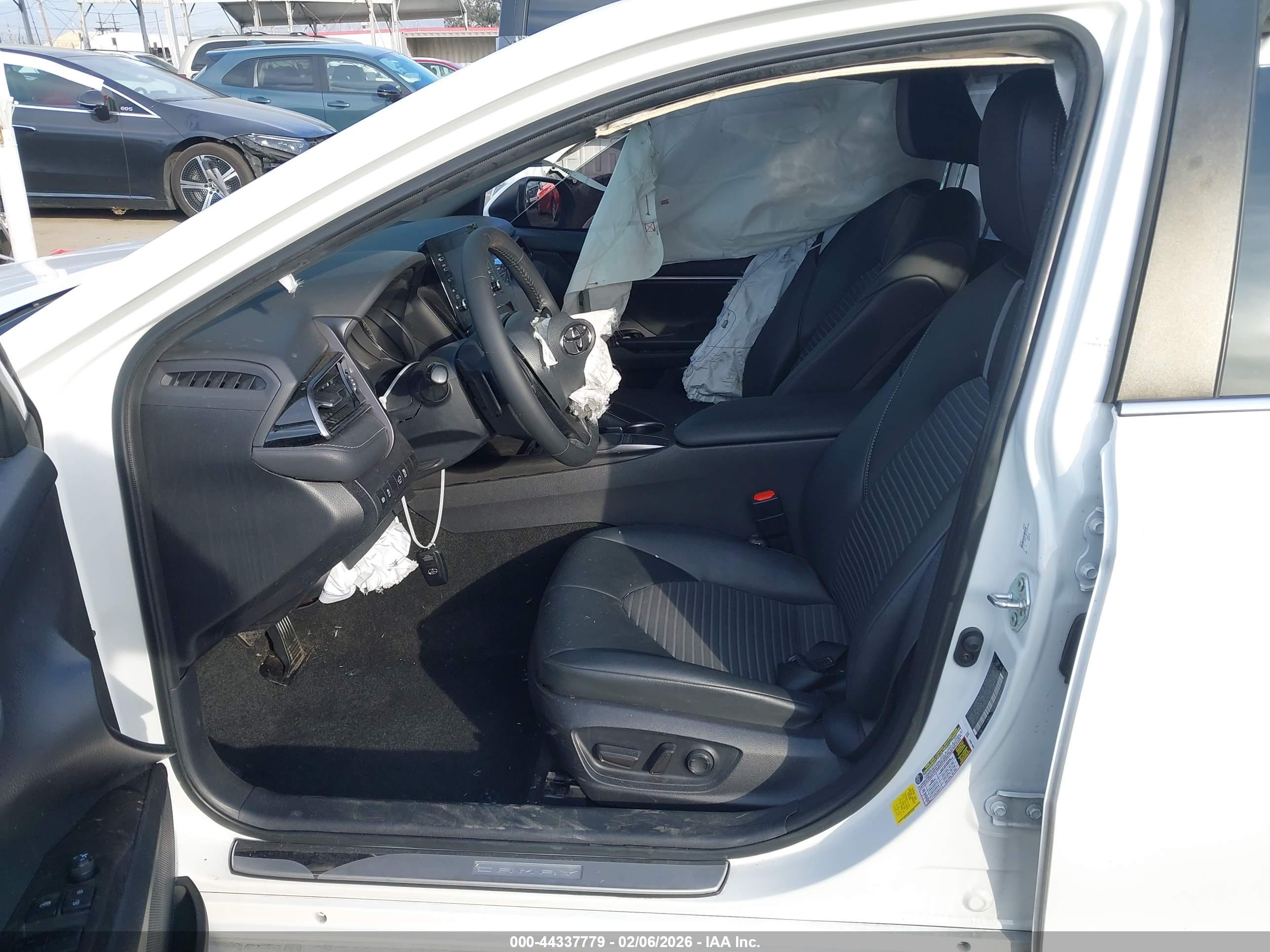 TOYOTA CAMRY image 5