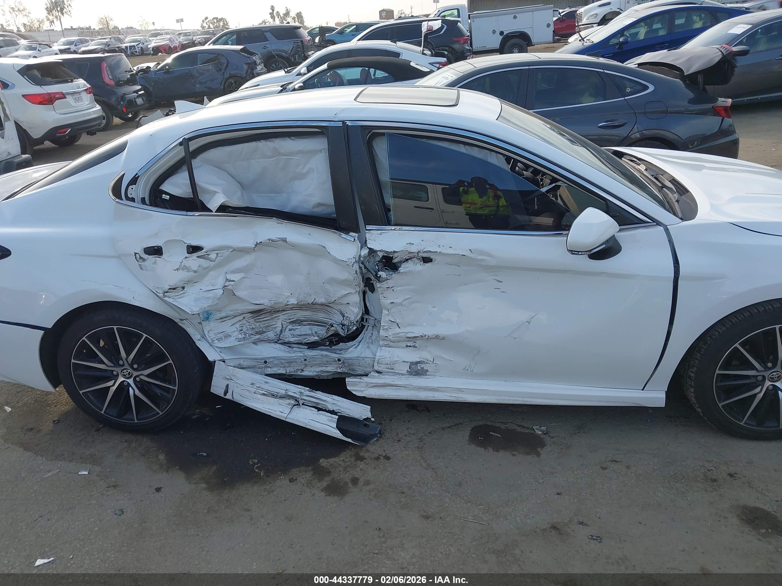 TOYOTA CAMRY image 6