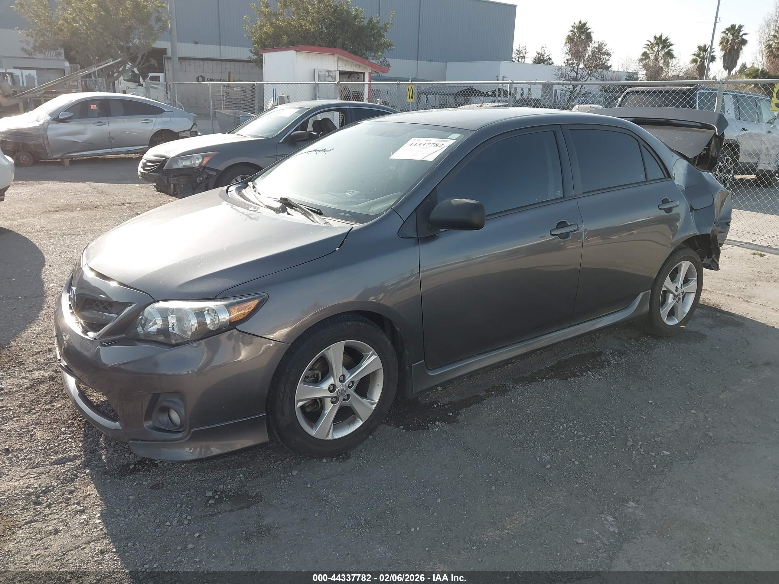 TOYOTA COROLLA image 2