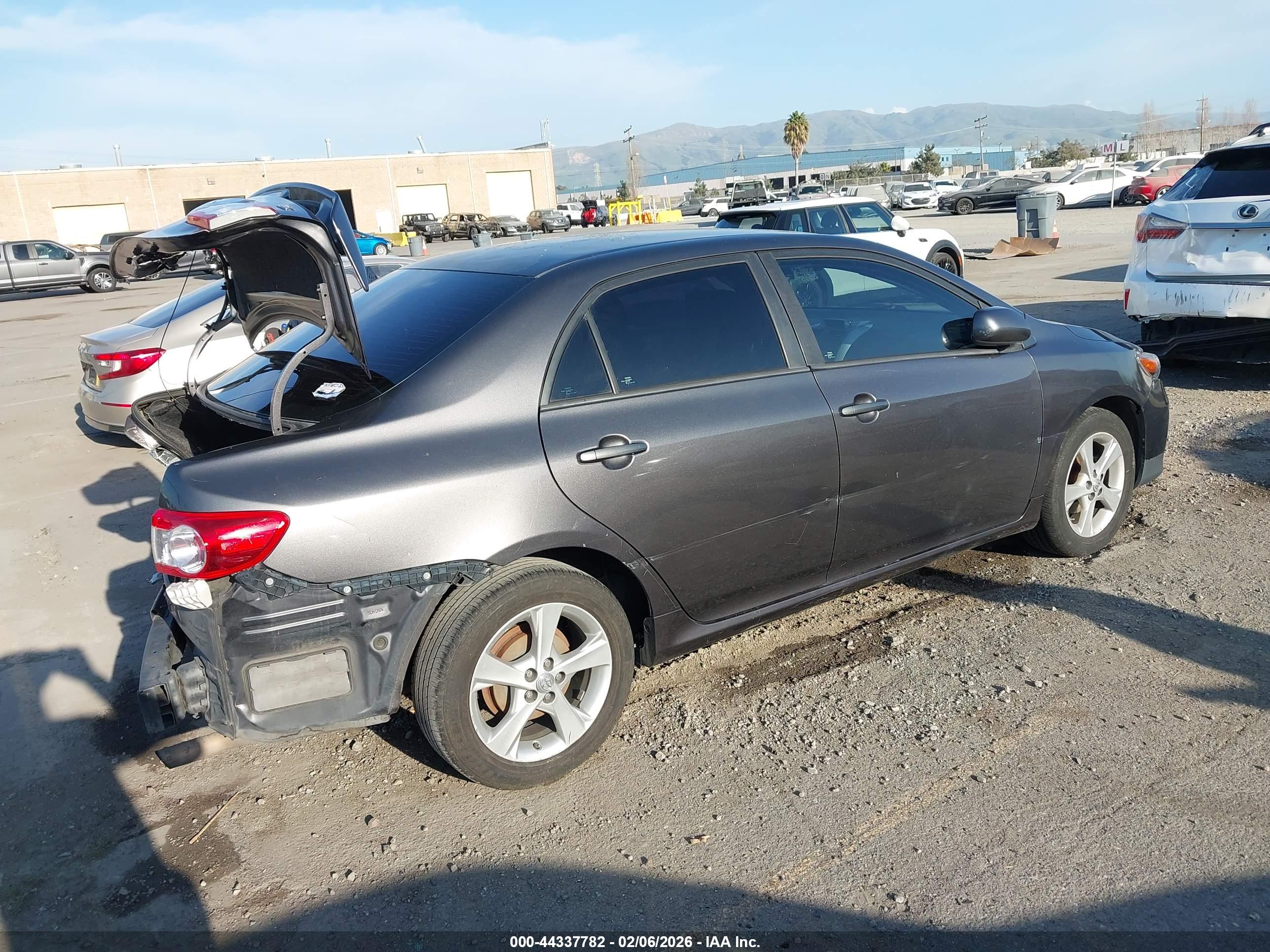 TOYOTA COROLLA image 4
